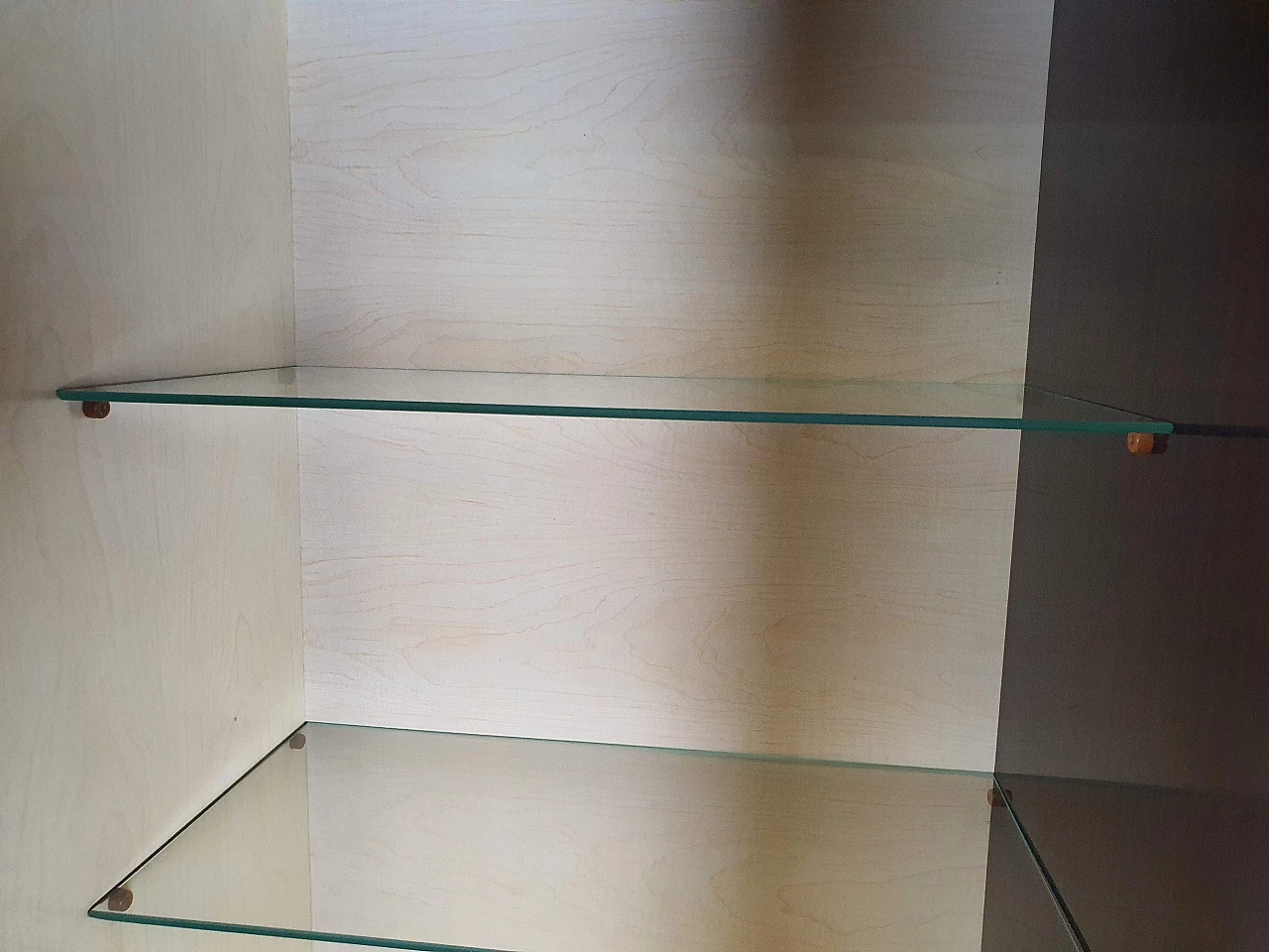 Rosewood showcase with glass shelves, 1950s 27