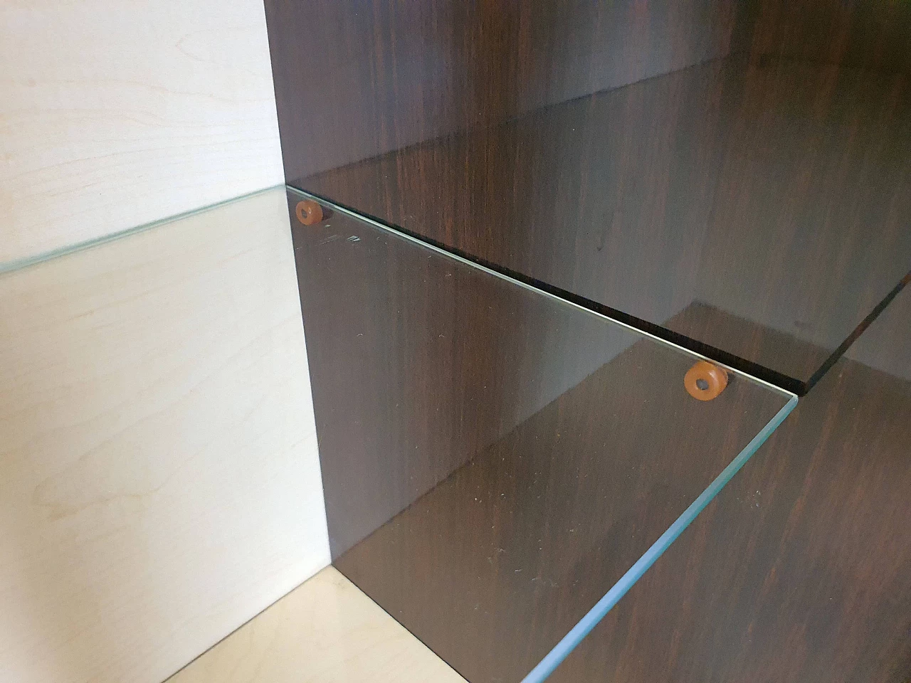 Rosewood showcase with glass shelves, 1950s 31