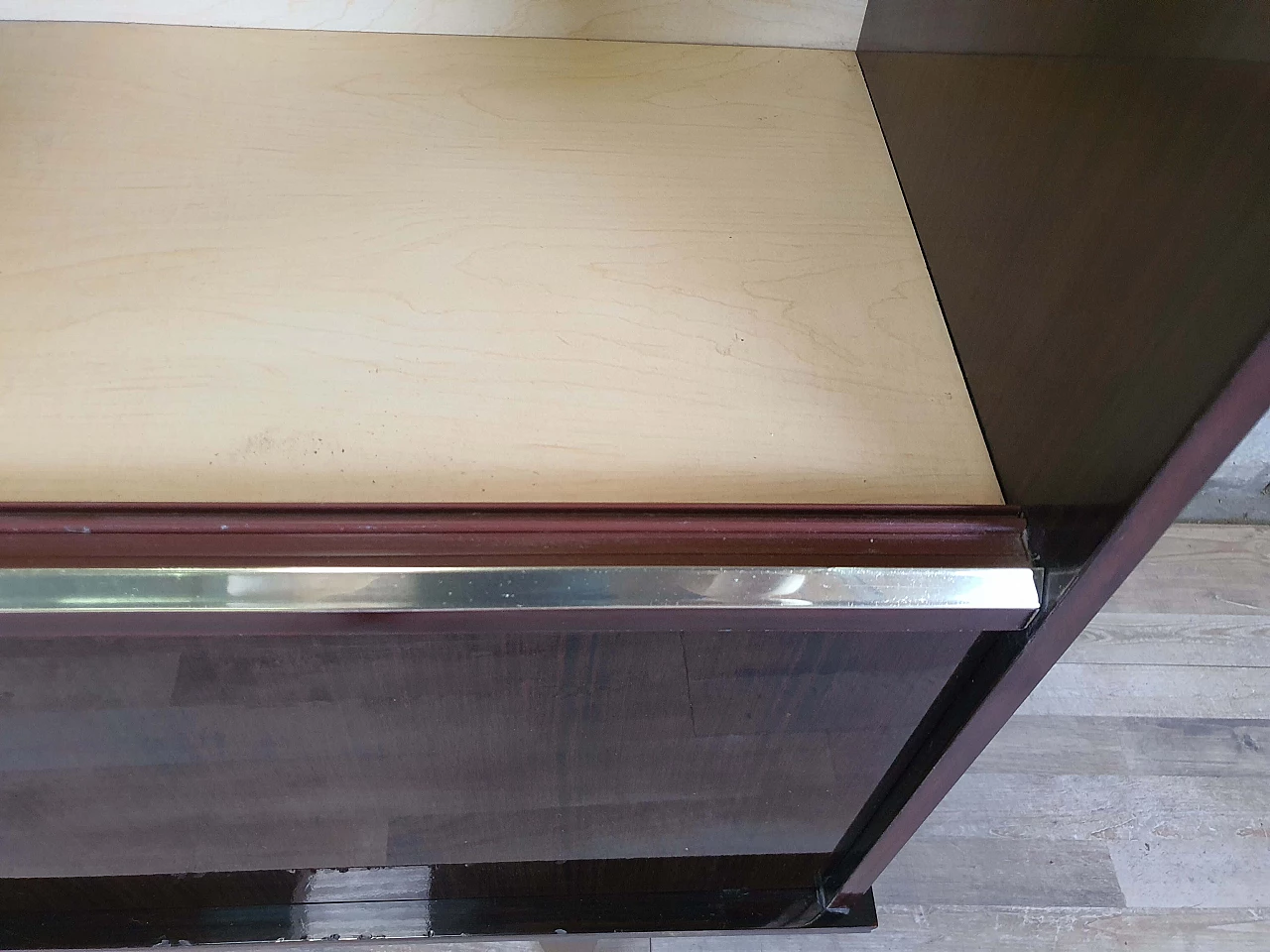 Rosewood showcase with glass shelves, 1950s 34