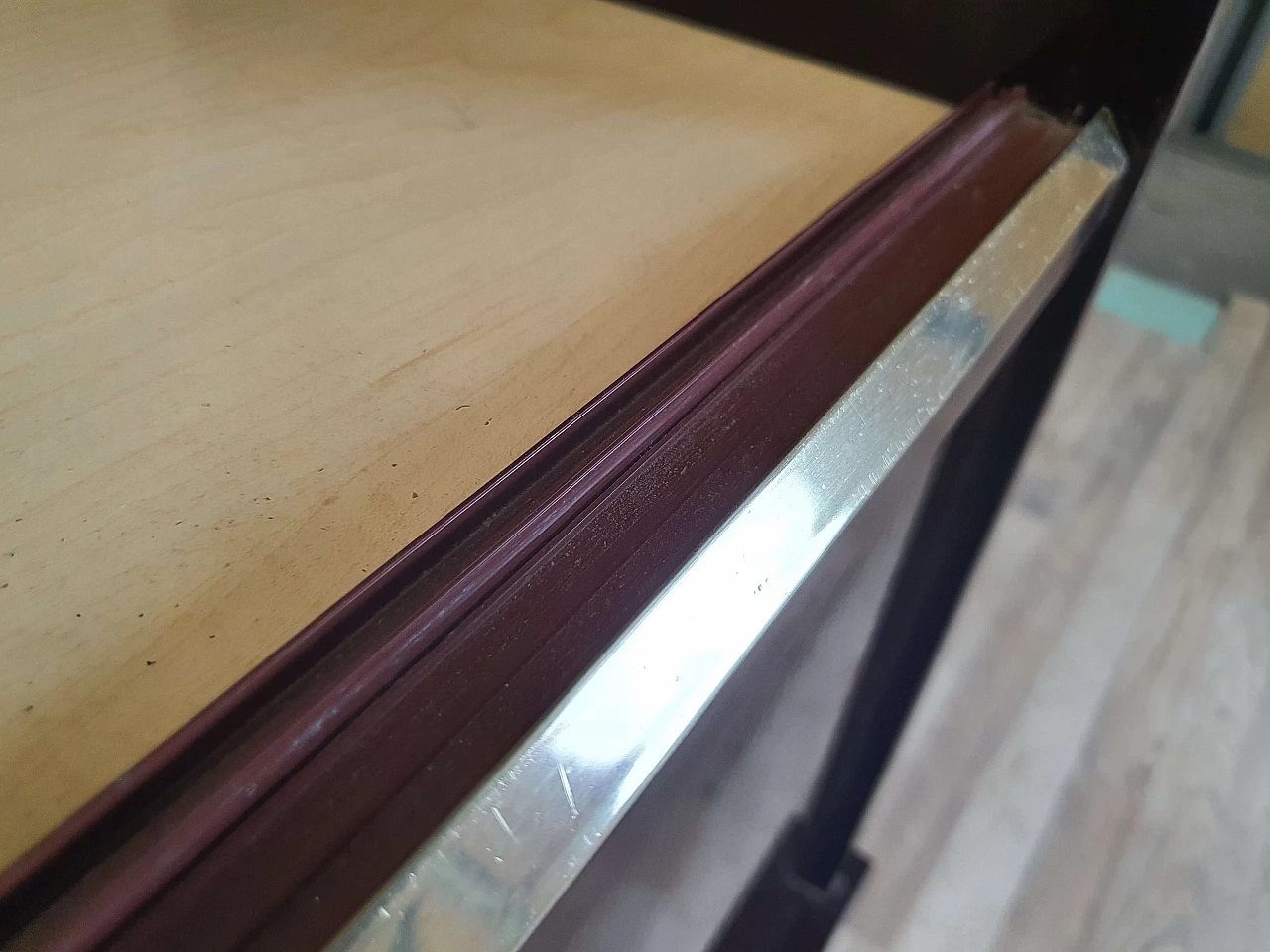 Rosewood showcase with glass shelves, 1950s 35