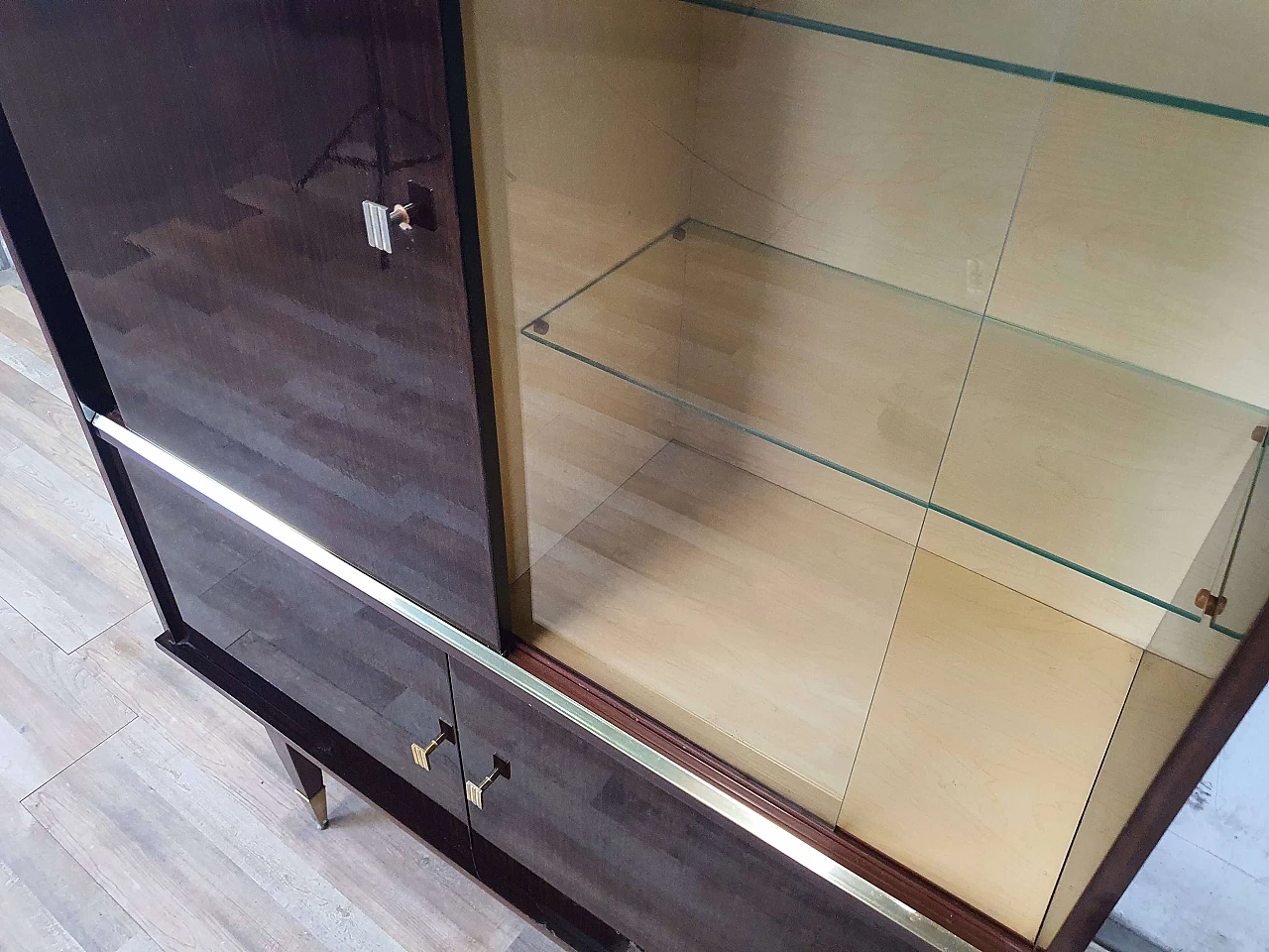 Rosewood showcase with glass shelves, 1950s 38