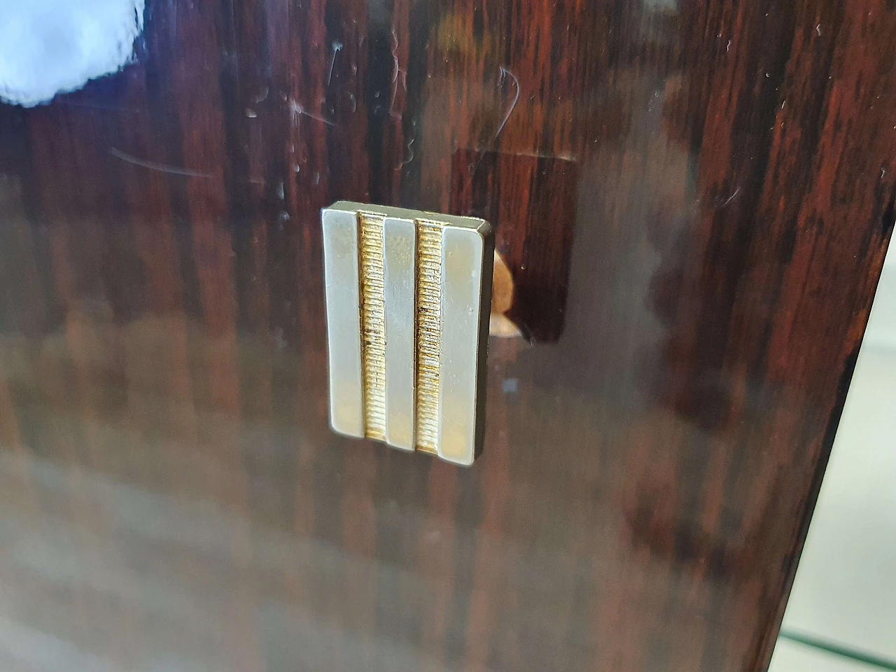 Rosewood showcase with glass shelves, 1950s 39