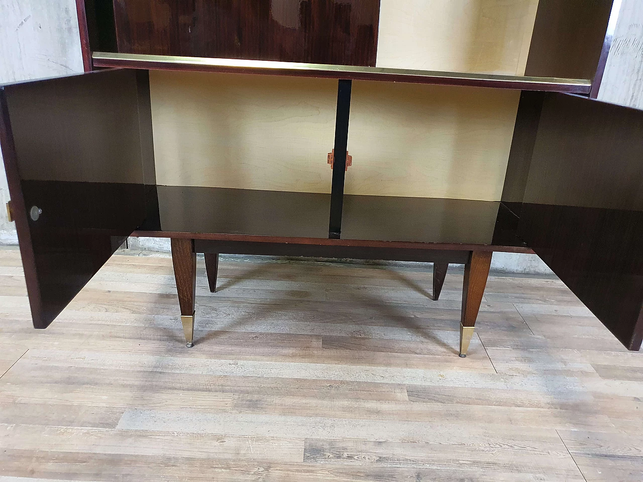 Rosewood showcase with glass shelves, 1950s 43