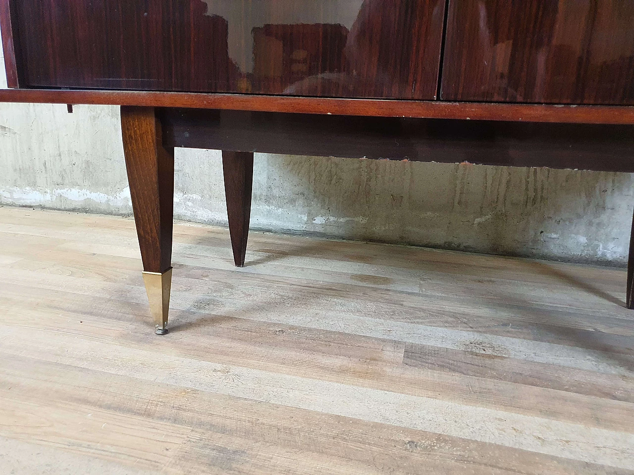 Rosewood showcase with glass shelves, 1950s 48