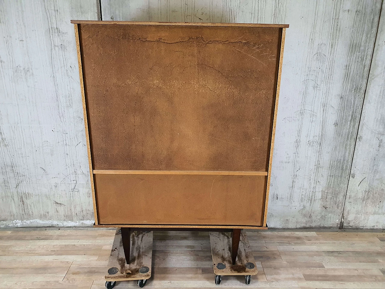 Rosewood showcase with glass shelves, 1950s 58