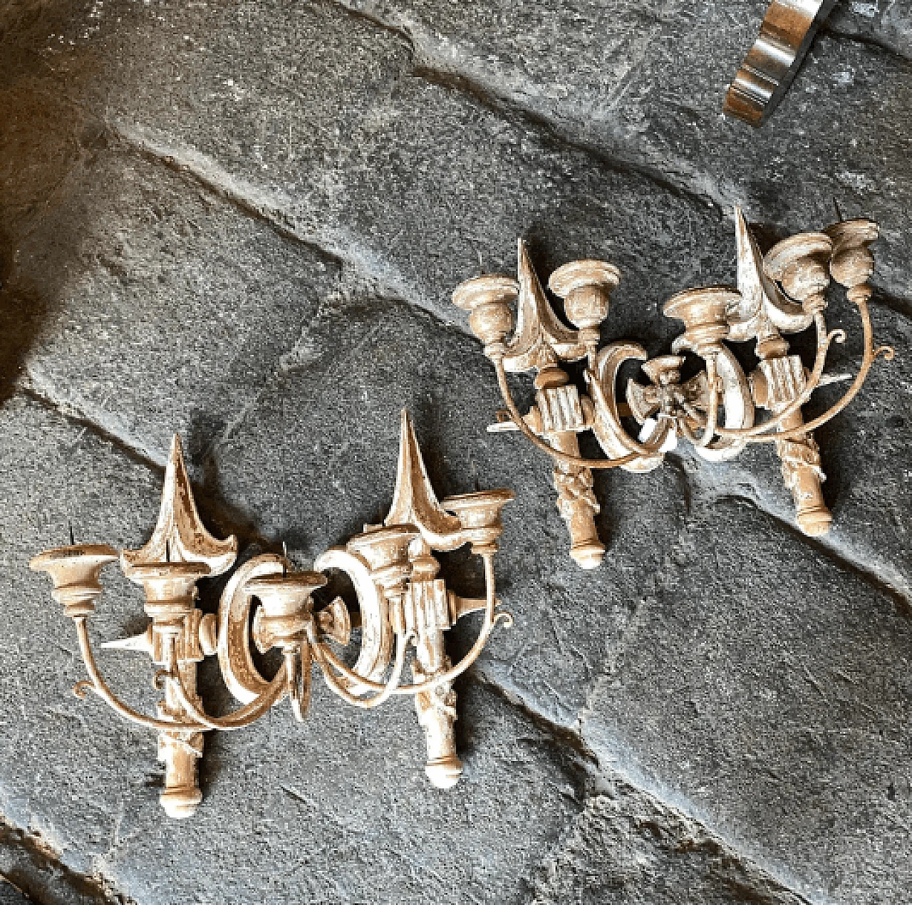 Pair of Tuscan hand-carved wooden candlesticks, late 19th century 2