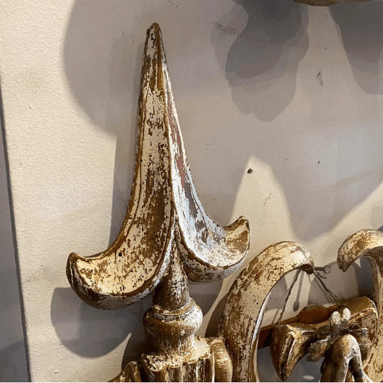 Pair of Tuscan hand-carved wooden candlesticks, late 19th century 5