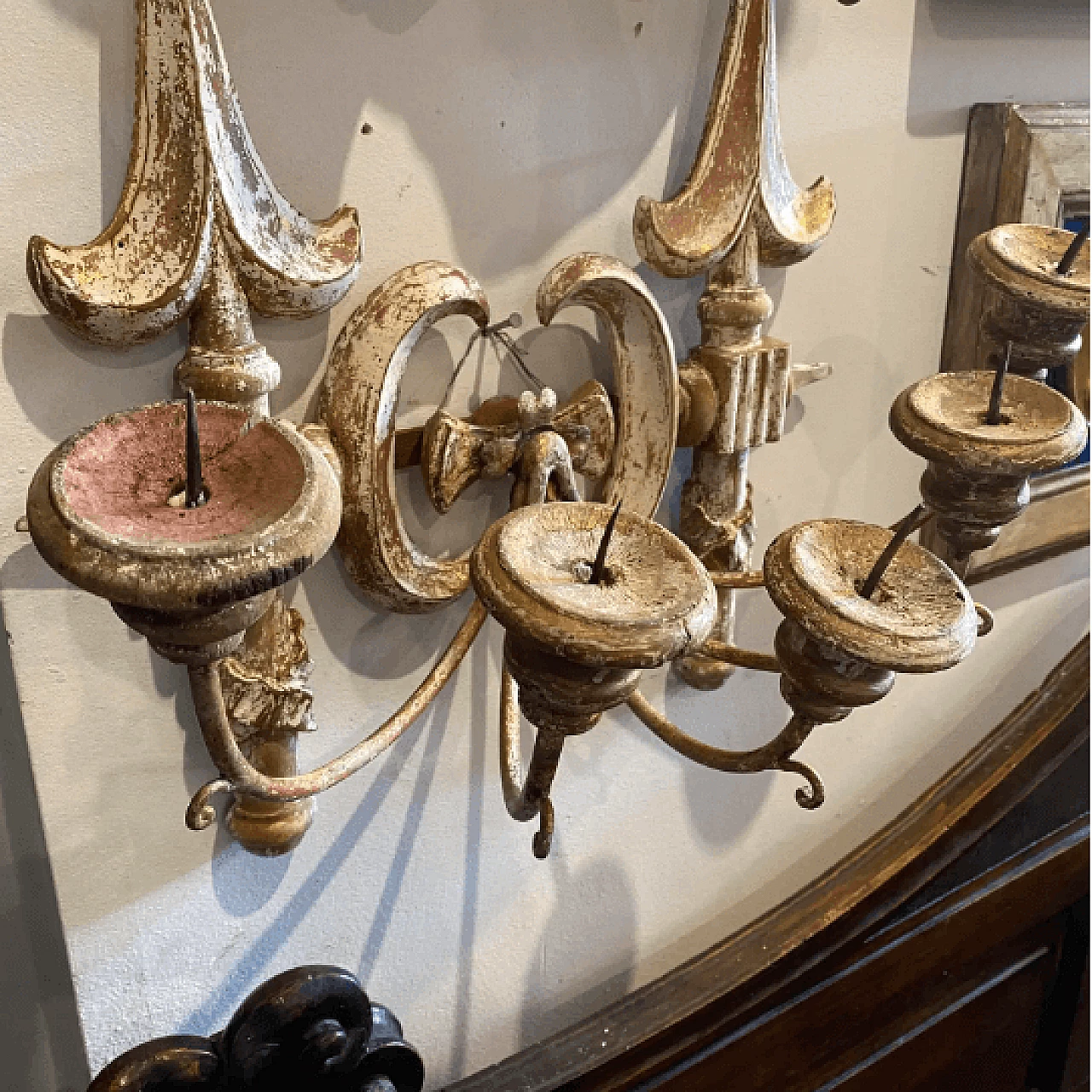 Pair of Tuscan hand-carved wooden candlesticks, late 19th century 7