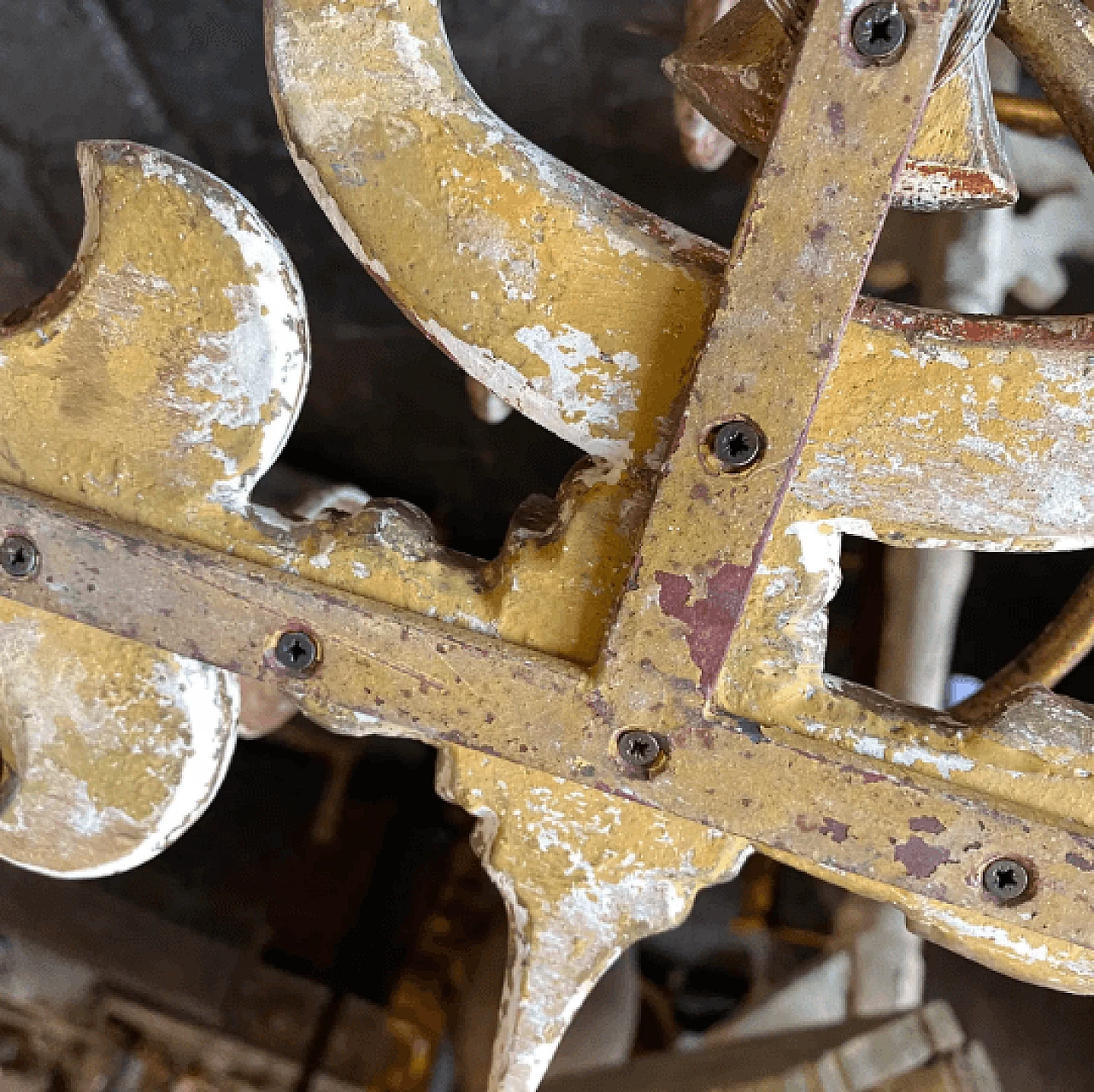 Pair of Tuscan hand-carved wooden candlesticks, late 19th century 11