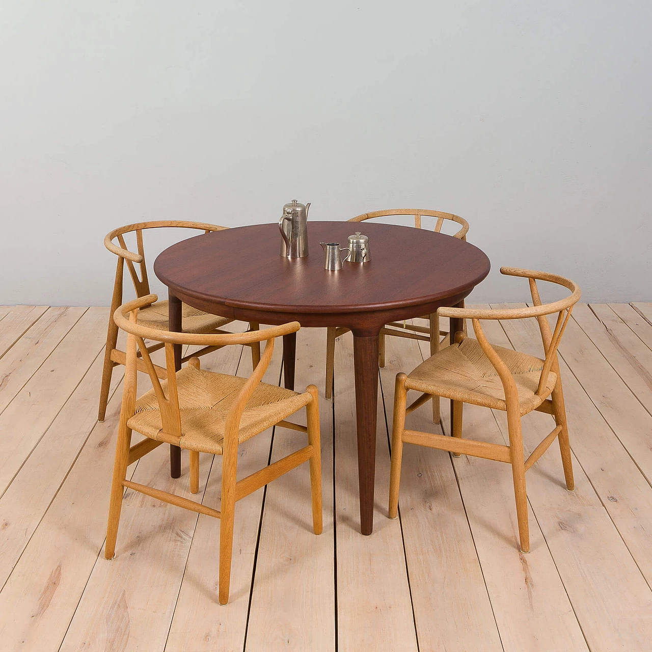 Rosewood round dining table by J. Andersen for Uldum Mobelfabrik, 1960s 1