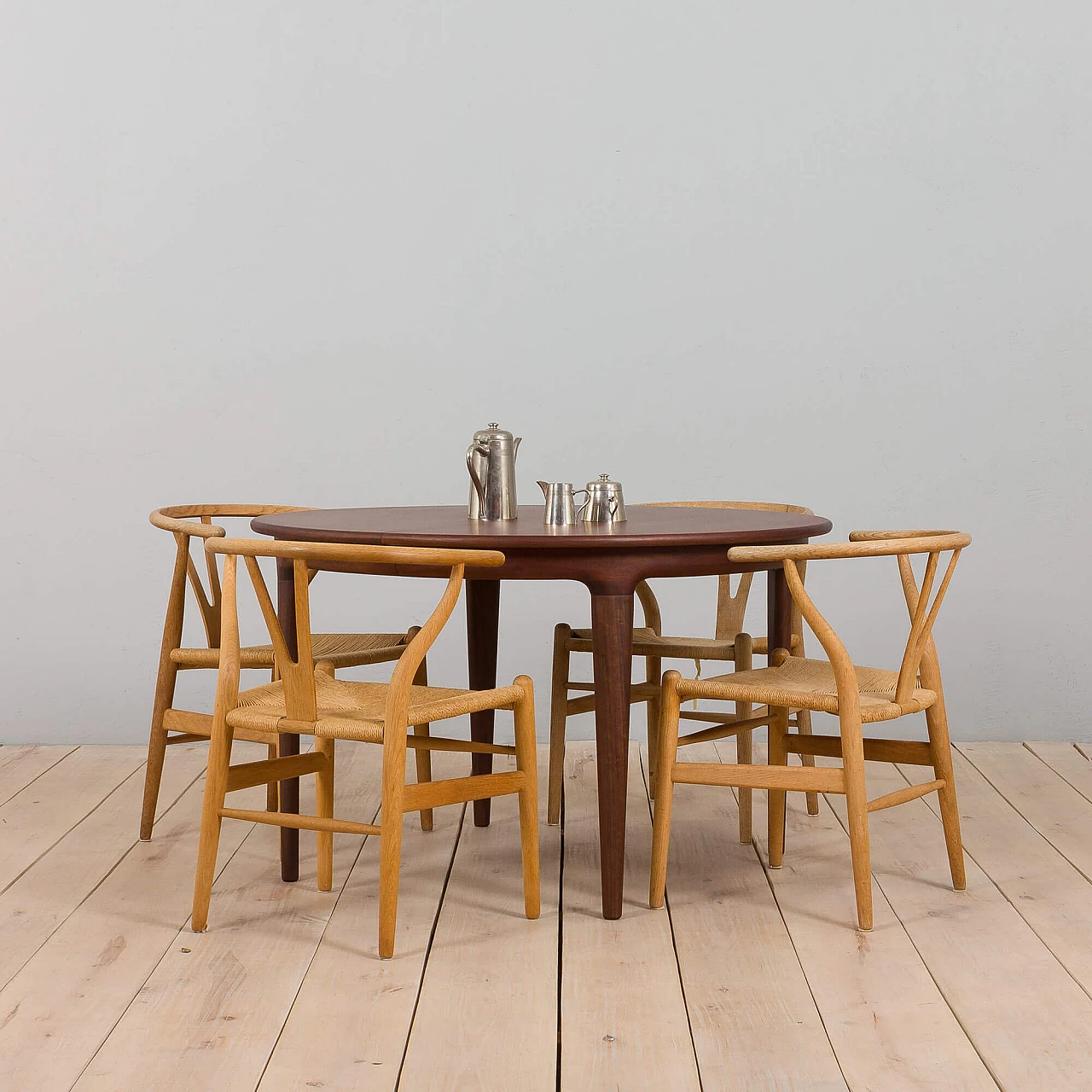 Rosewood round dining table by J. Andersen for Uldum Mobelfabrik, 1960s 3