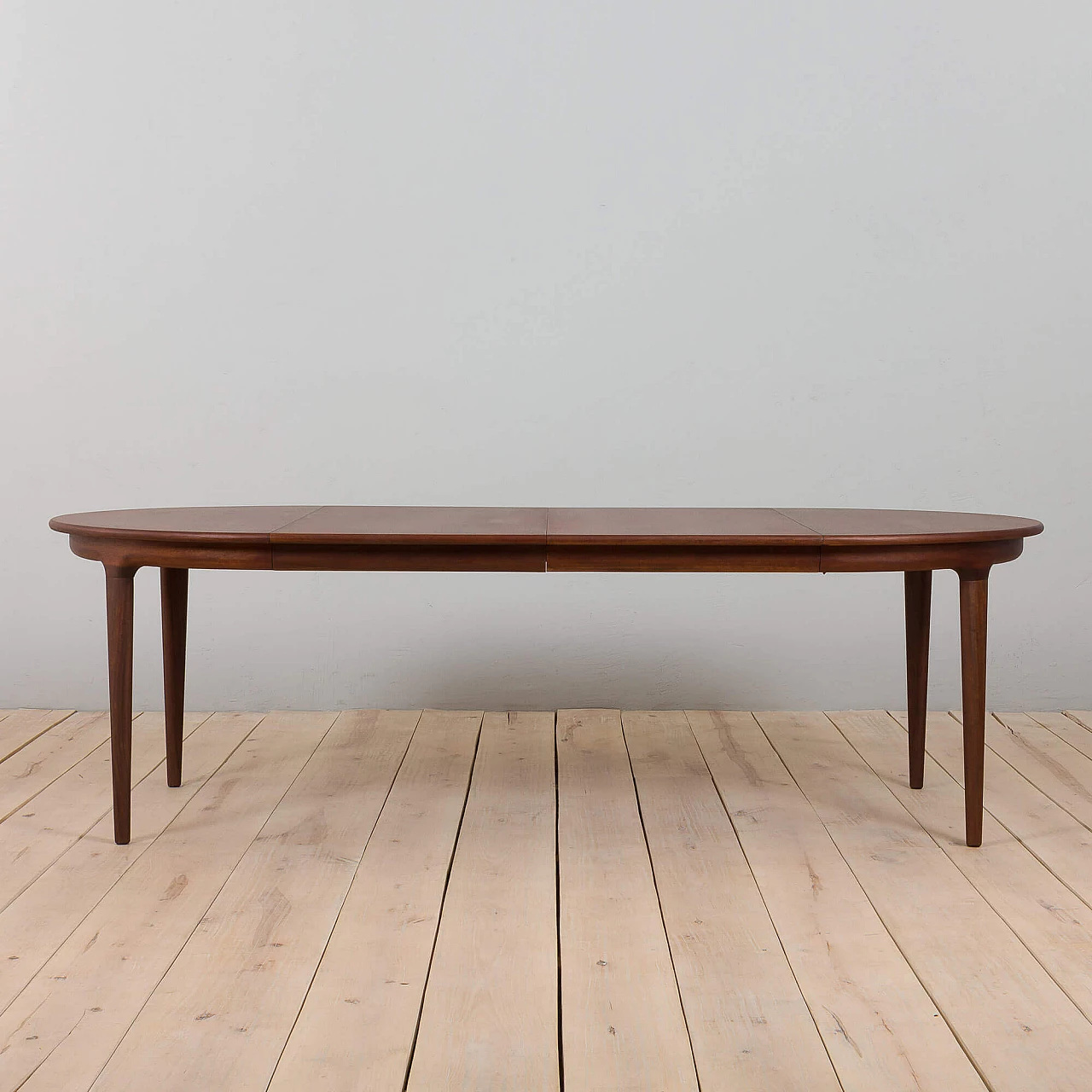 Rosewood round dining table by J. Andersen for Uldum Mobelfabrik, 1960s 6