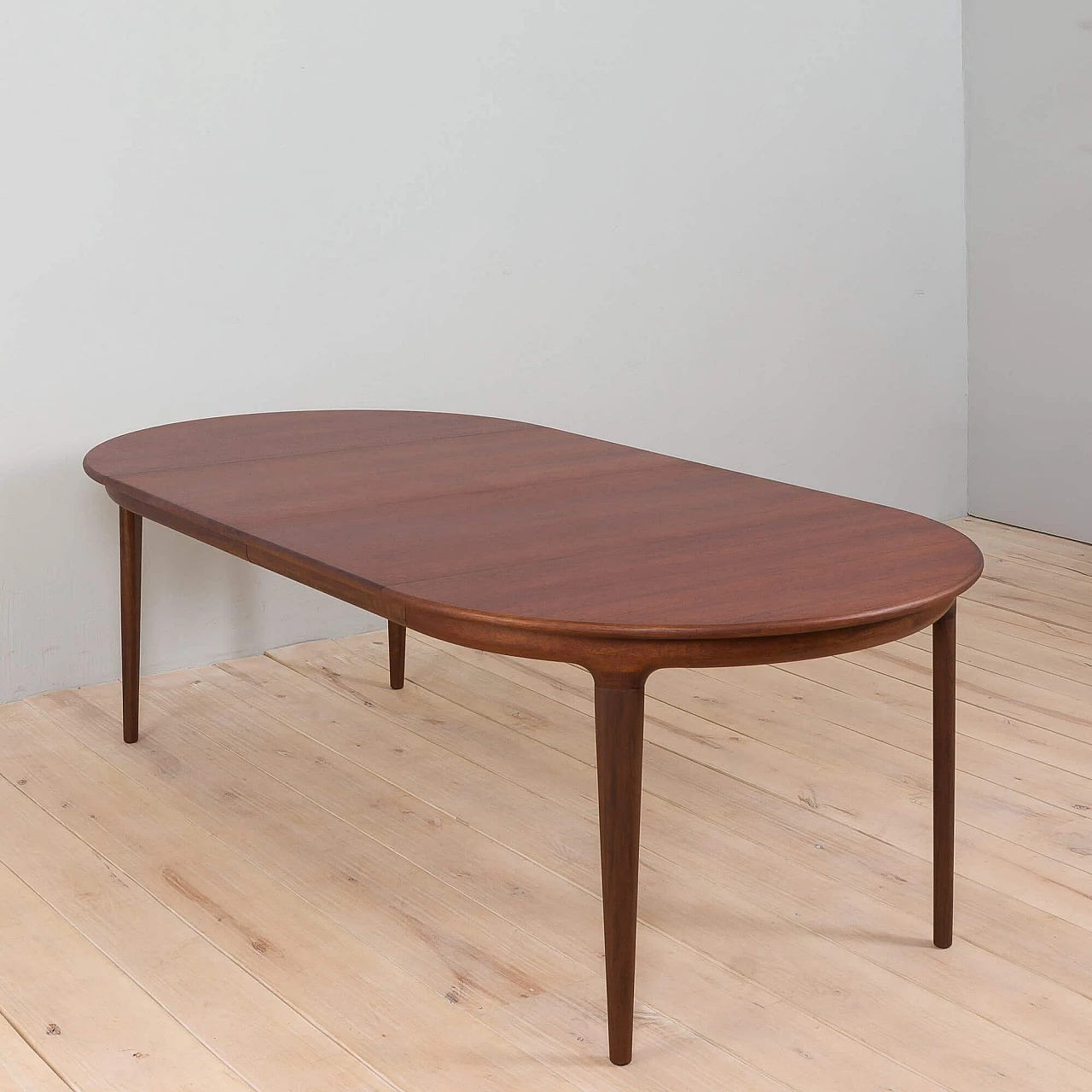 Rosewood round dining table by J. Andersen for Uldum Mobelfabrik, 1960s 8