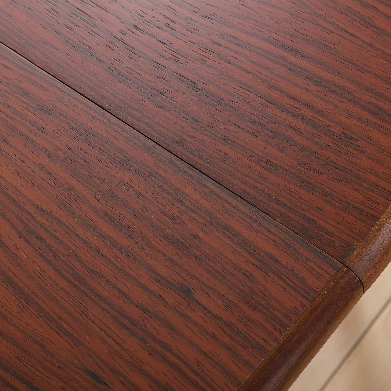 Tavolo da pranzo rotondo in palissandro di  J. Andersen per Uldum Mobelfabrik, anni '60 12