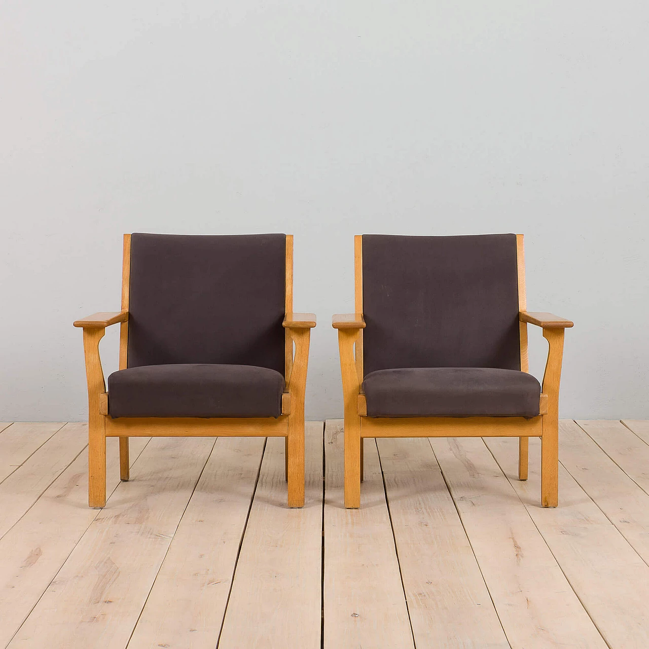 Coppia di poltrone Easy Lounge in quercia GE 181 di Hans Wegner per Getama, anni '70 1