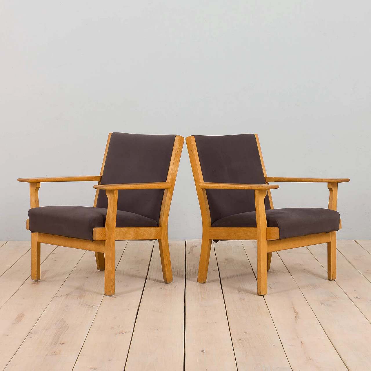 Pair of Easy Lounge armchairs in GE 181 oak by Hans Wegner for Getama, 1970s 2
