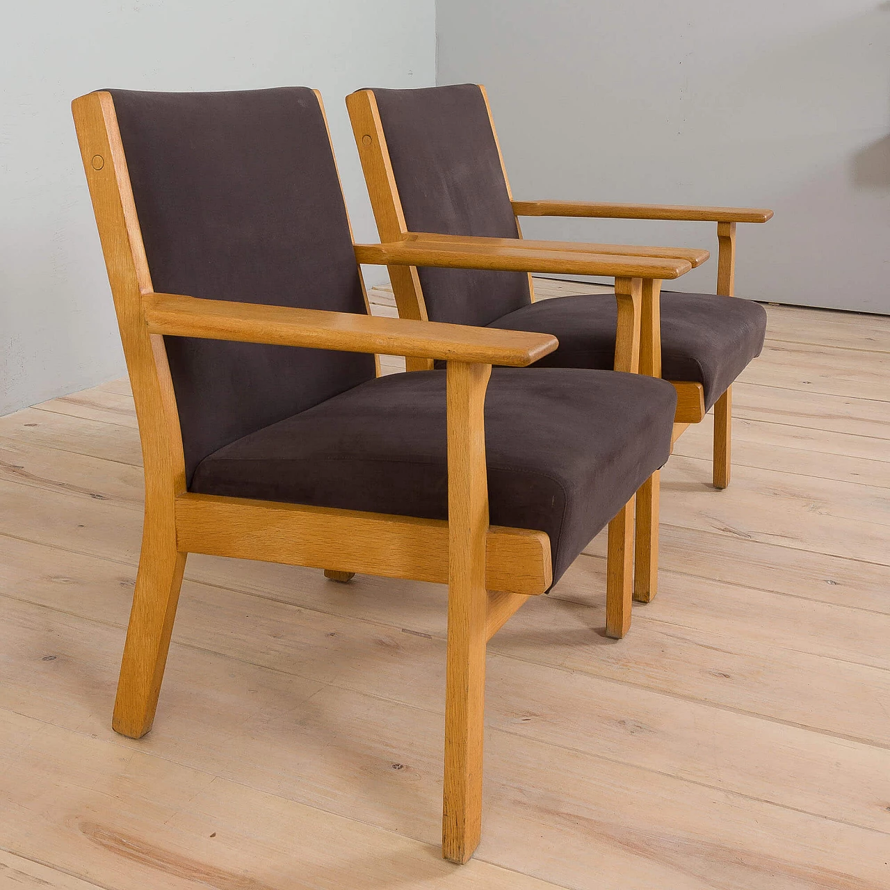 Coppia di poltrone Easy Lounge in quercia GE 181 di Hans Wegner per Getama, anni '70 12