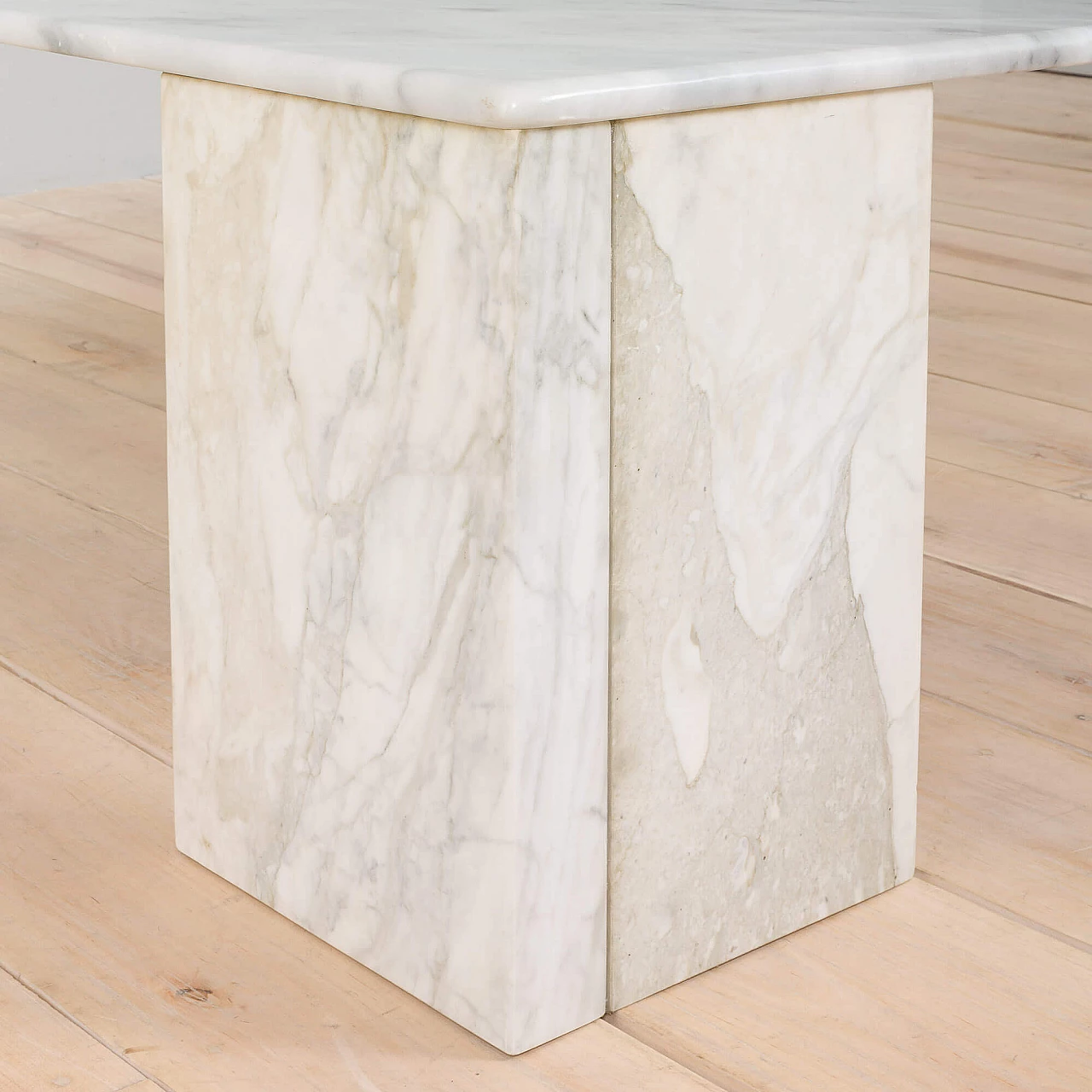White Carrara marble coffee table with darker veining, 1980s 6