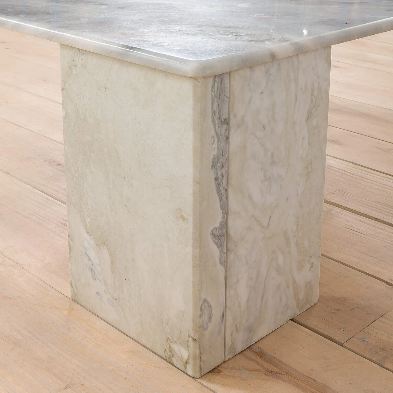 White Carrara marble coffee table with darker veining, 1980s 7