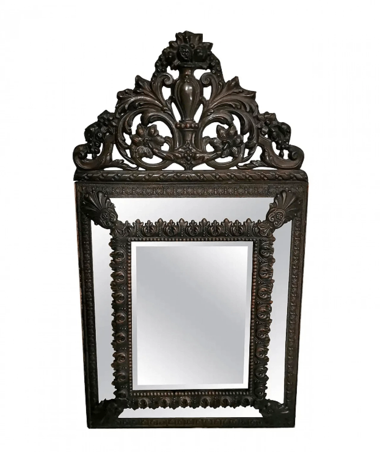 Specchio da parete in stile Napoleone III con lavorazione Repoussé in ottone brunito, '800 1