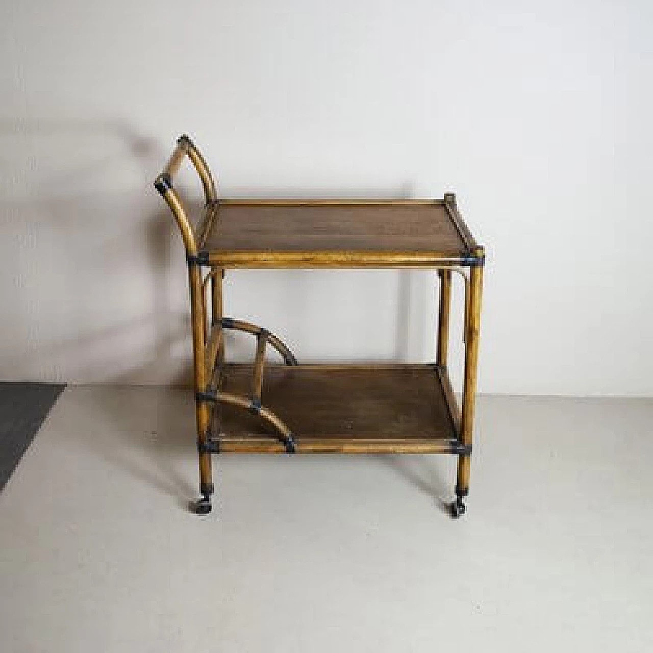 Carrello porta liquori in bambù con ripiano in noce, anni '50 2