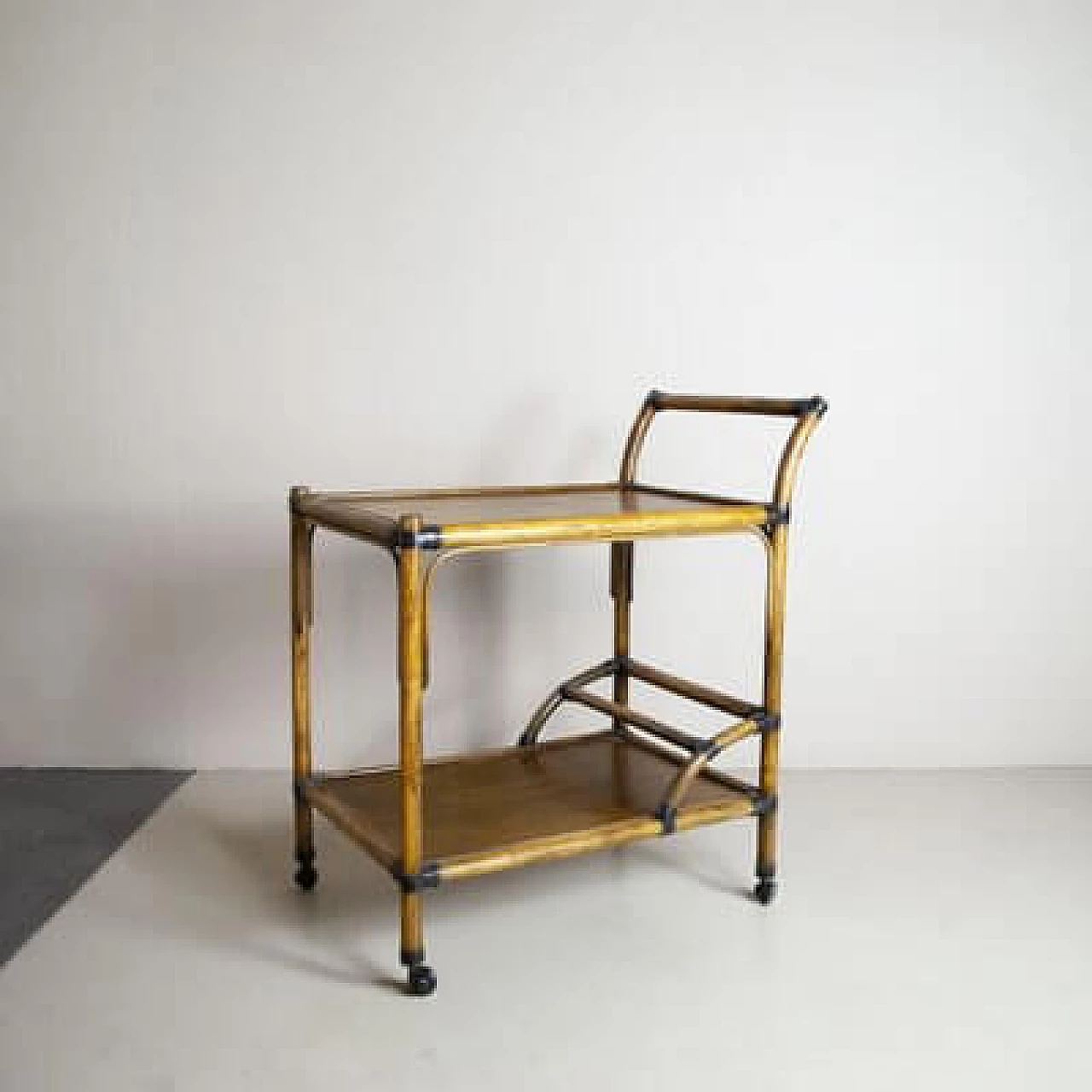 Carrello porta liquori in bambù con ripiano in noce, anni '50 5