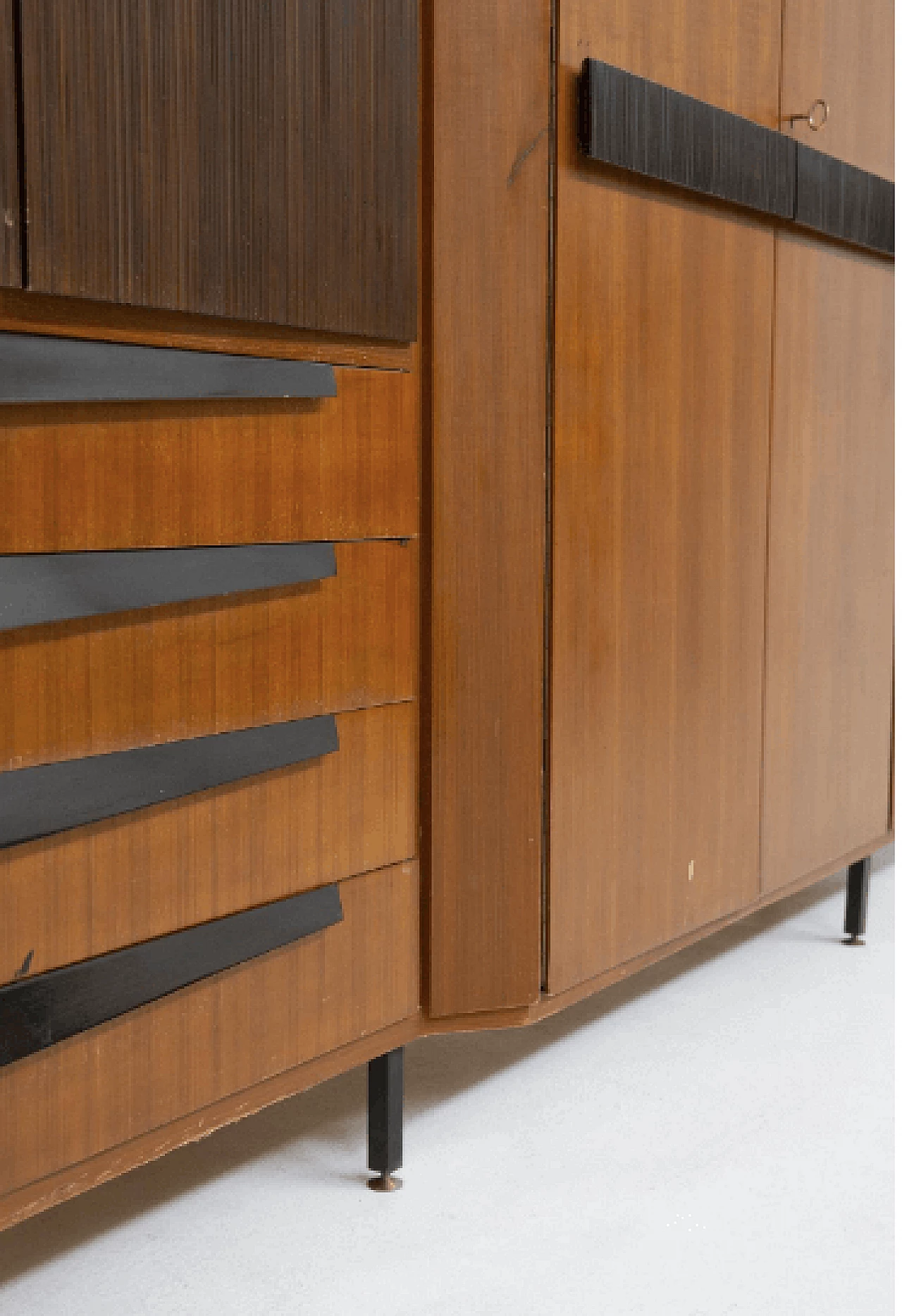 Cabinet in walnut and grissinato , 1950s 8
