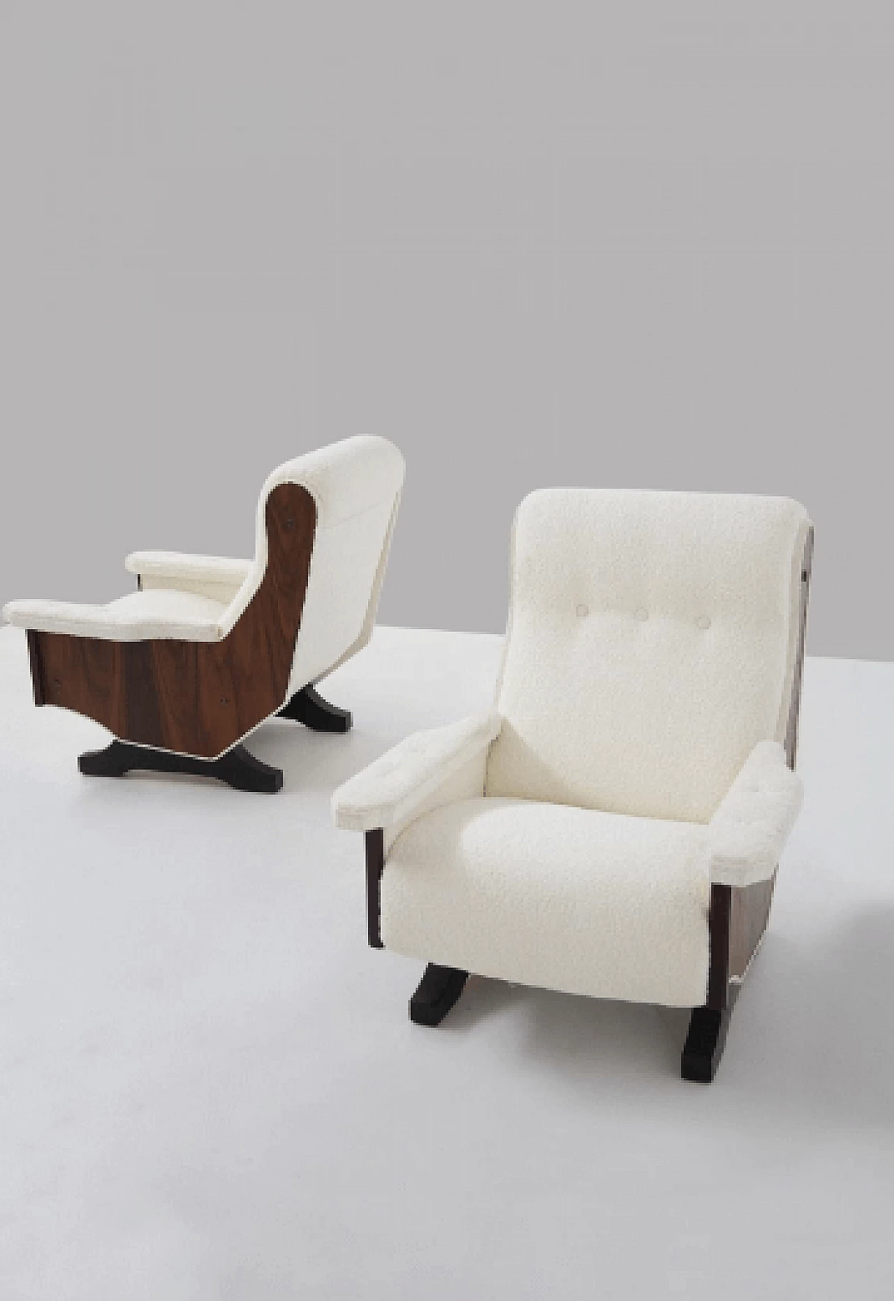 Pair of armchairs in walnut and boucle, 1960s 6