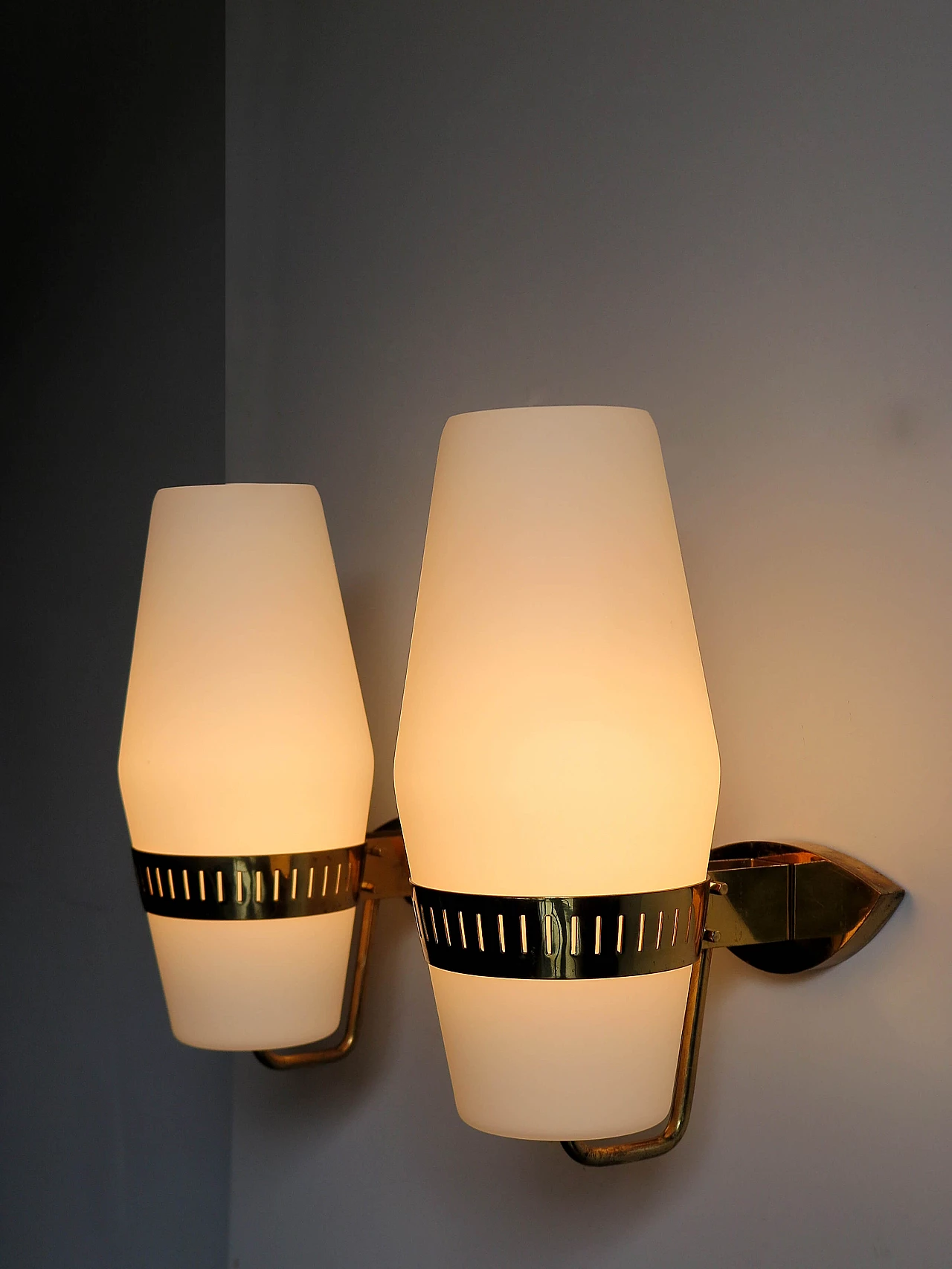 Pair of Stilnovo wall lights, 1950s 4