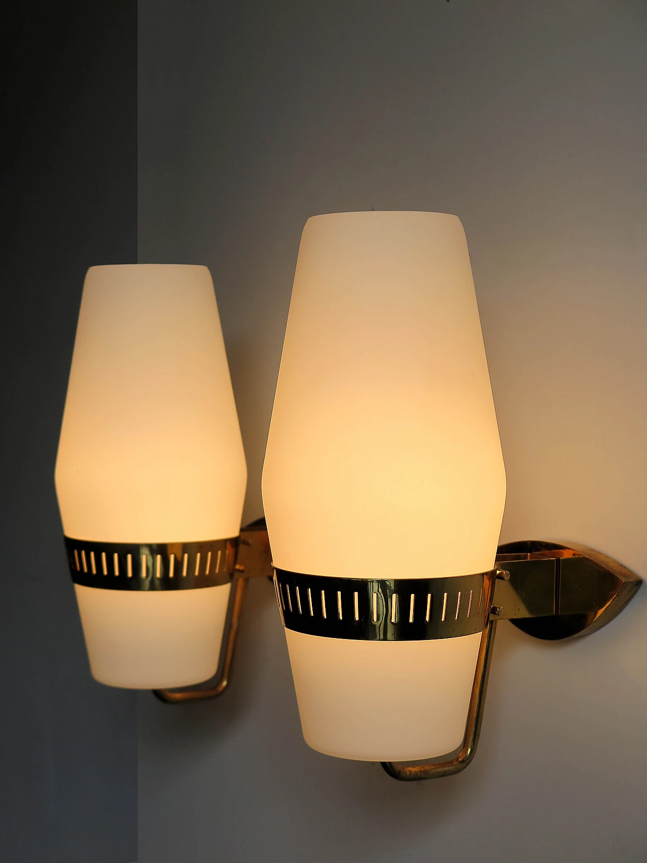 Pair of Stilnovo wall lights, 1950s 5