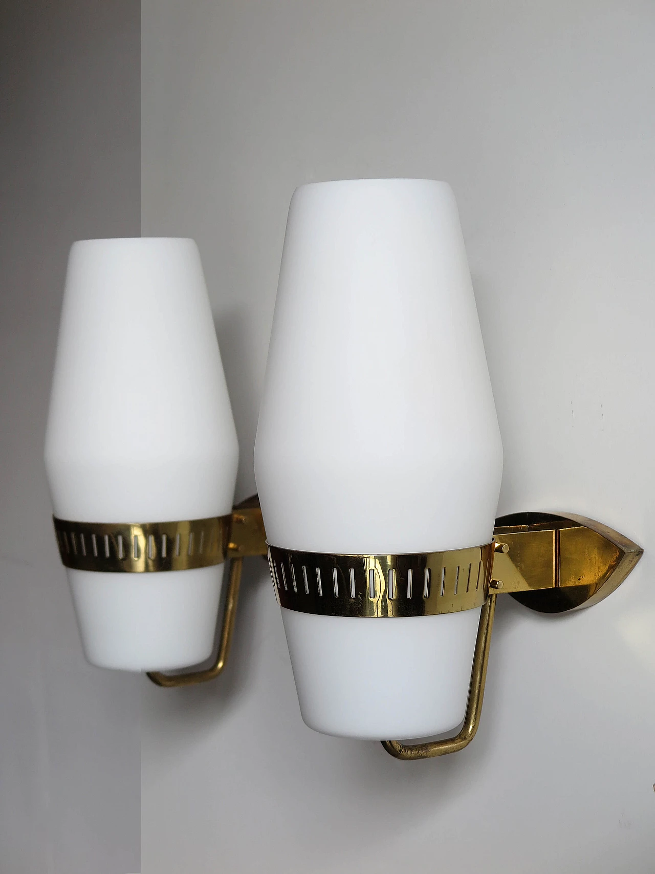 Pair of Stilnovo wall lights, 1950s 7