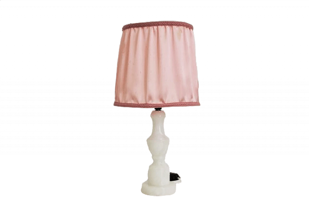 Lampada da tavolo in marmo bianco con paralume rosa, anni '50 1406998