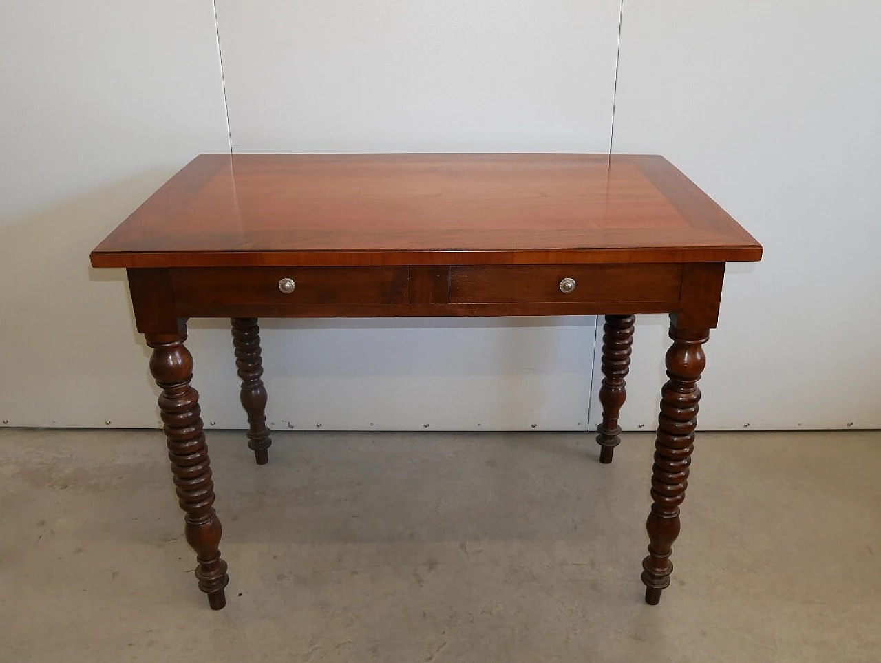 Solid walnut and cherry writing desk, 20th century 1