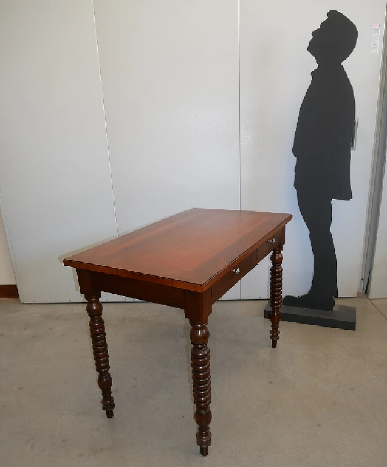 Solid walnut and cherry writing desk, 20th century 5