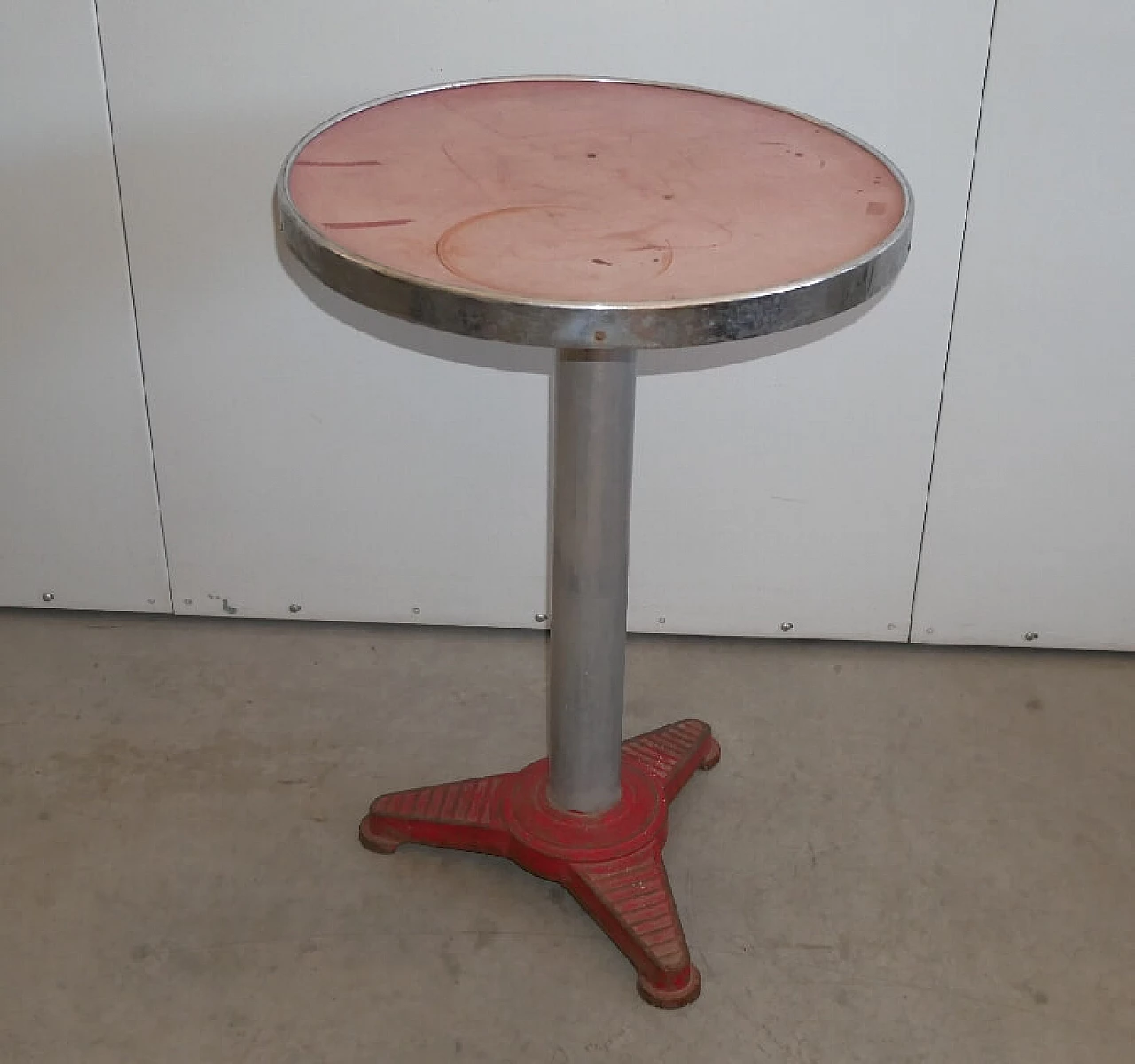 Round bistro table, 1950s 1