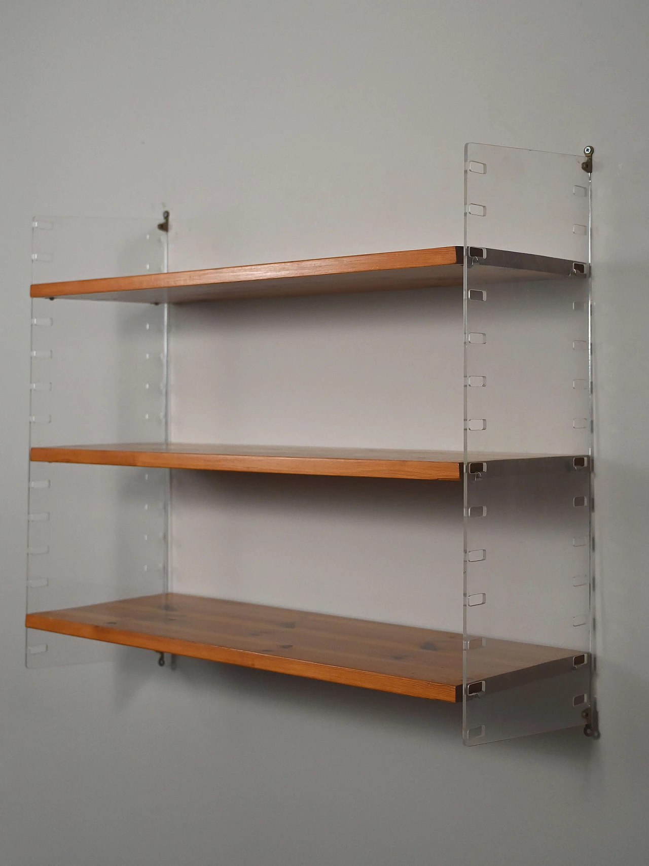 Libreria Hylla a parete in teak e plexiglass, anni '60 4