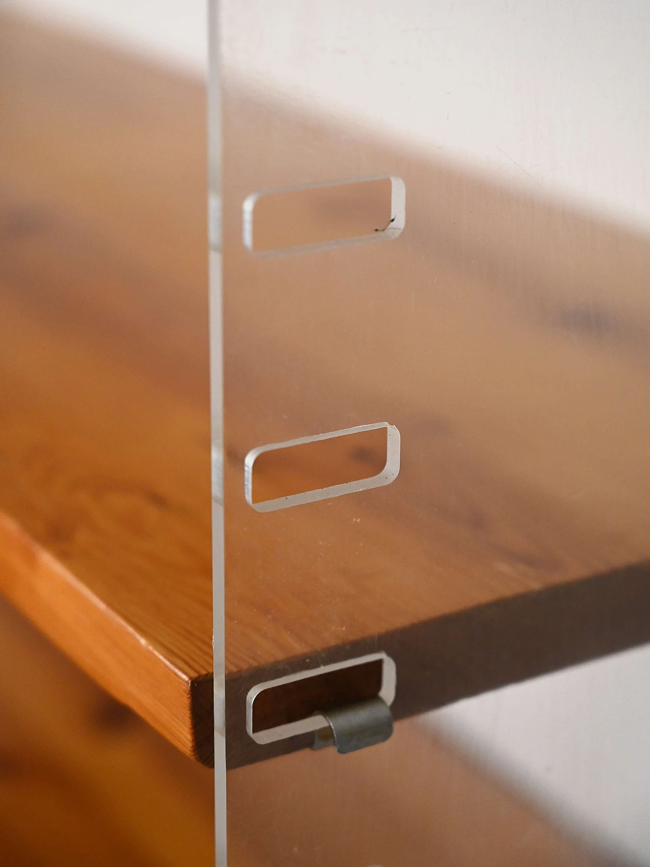 Libreria Hylla a parete in teak e plexiglass, anni '60 5