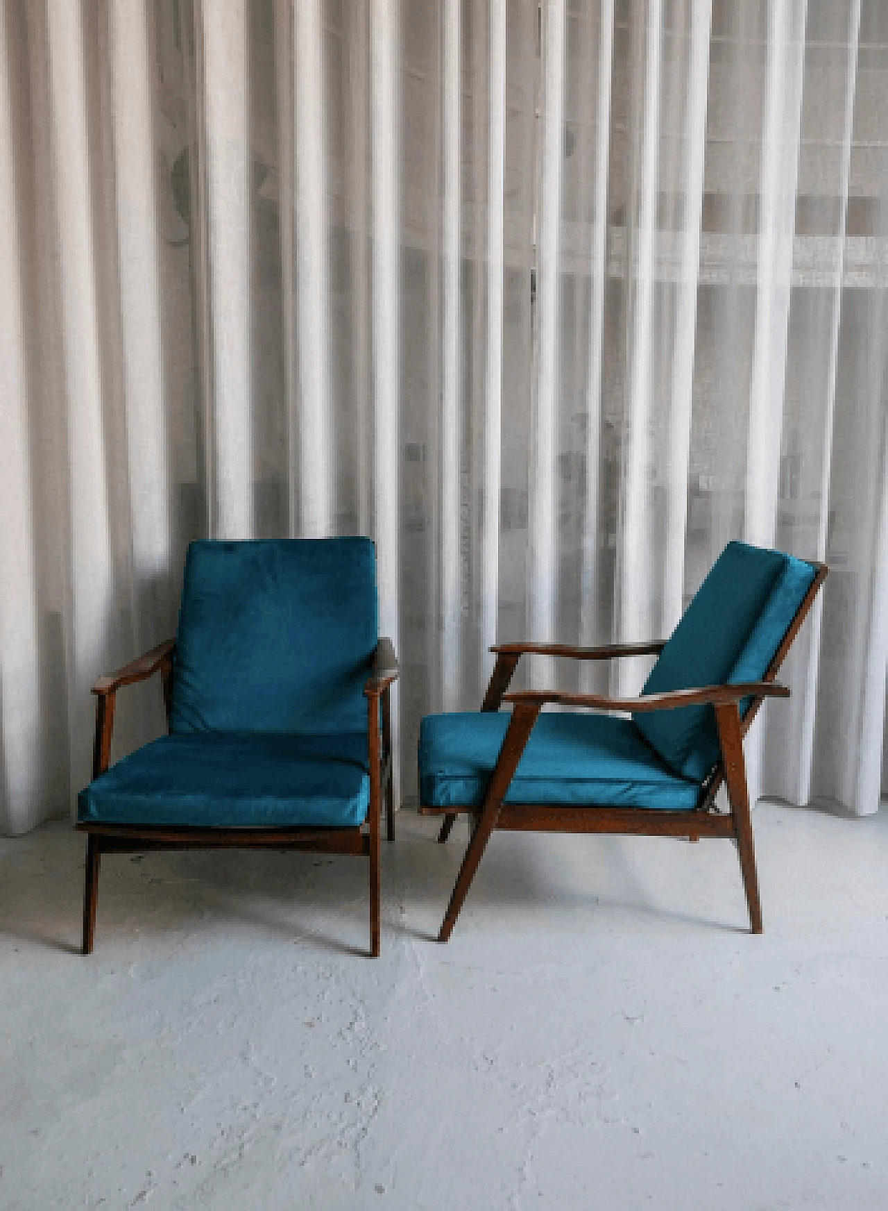 Coppia di poltrone reclinabili in teak e velluto blu, anni '60 3