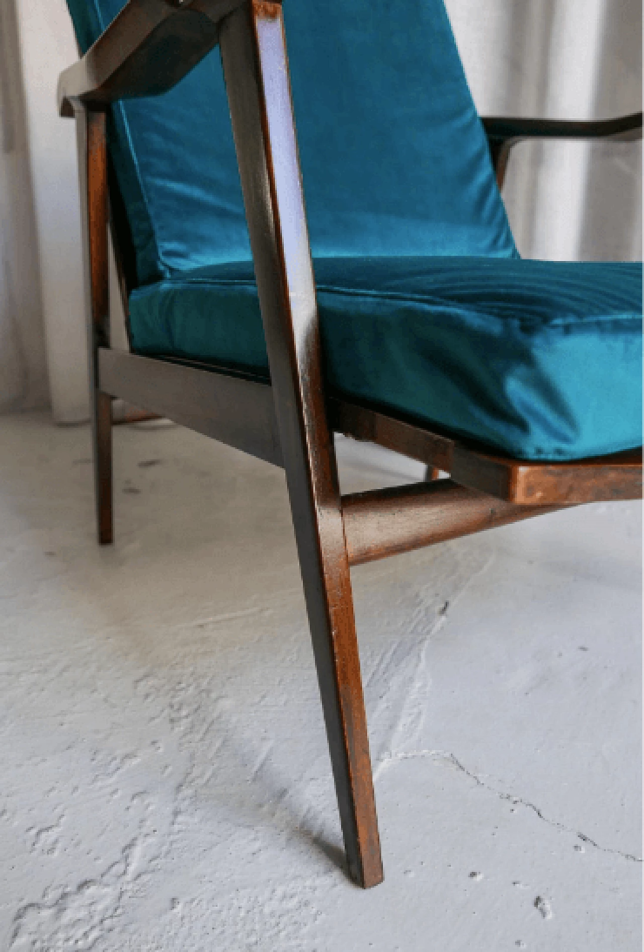 Pair of teak and blue velvet recliners, 1960s 8