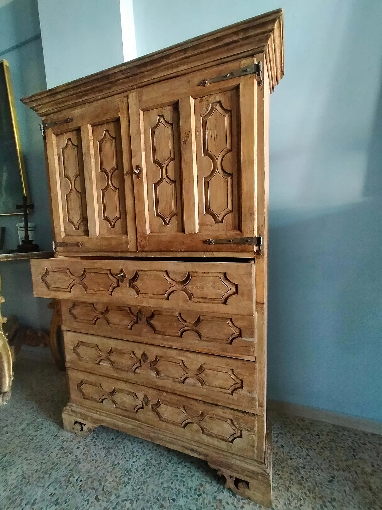 Unfinished wooden chest of drawers, 18th century 2