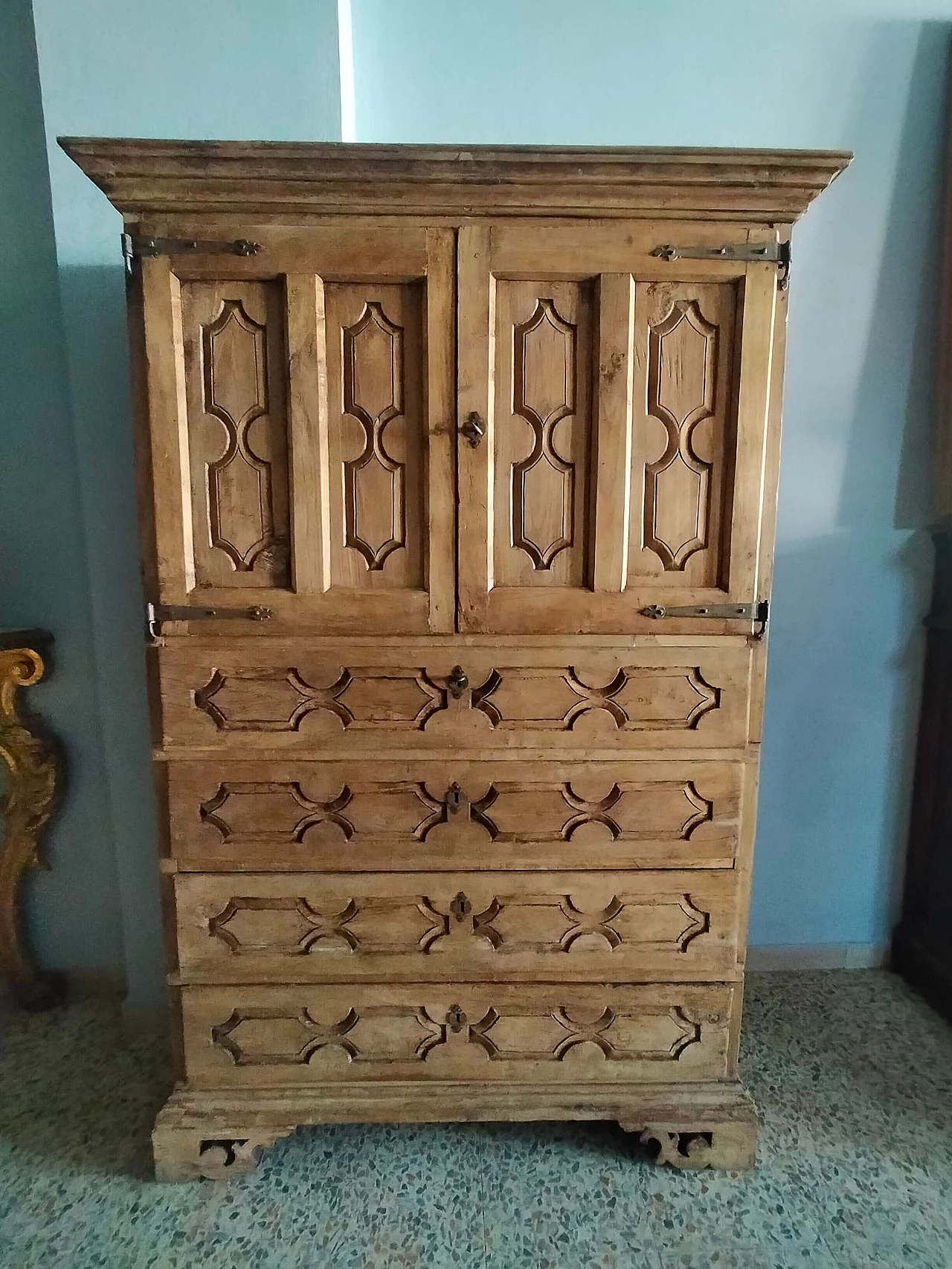 Unfinished wooden chest of drawers, 18th century 6