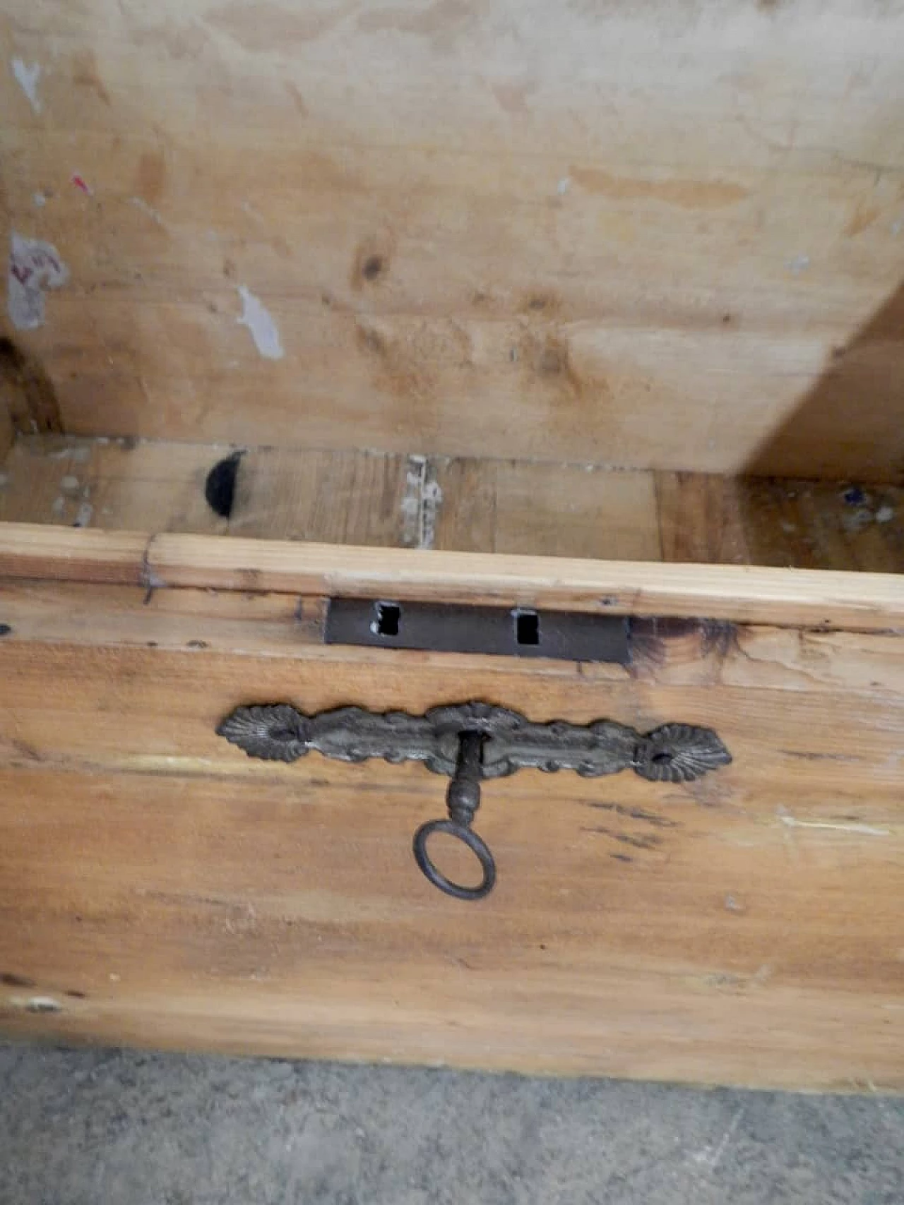 Trunk in fir wood with rounded lid, 1950s 2