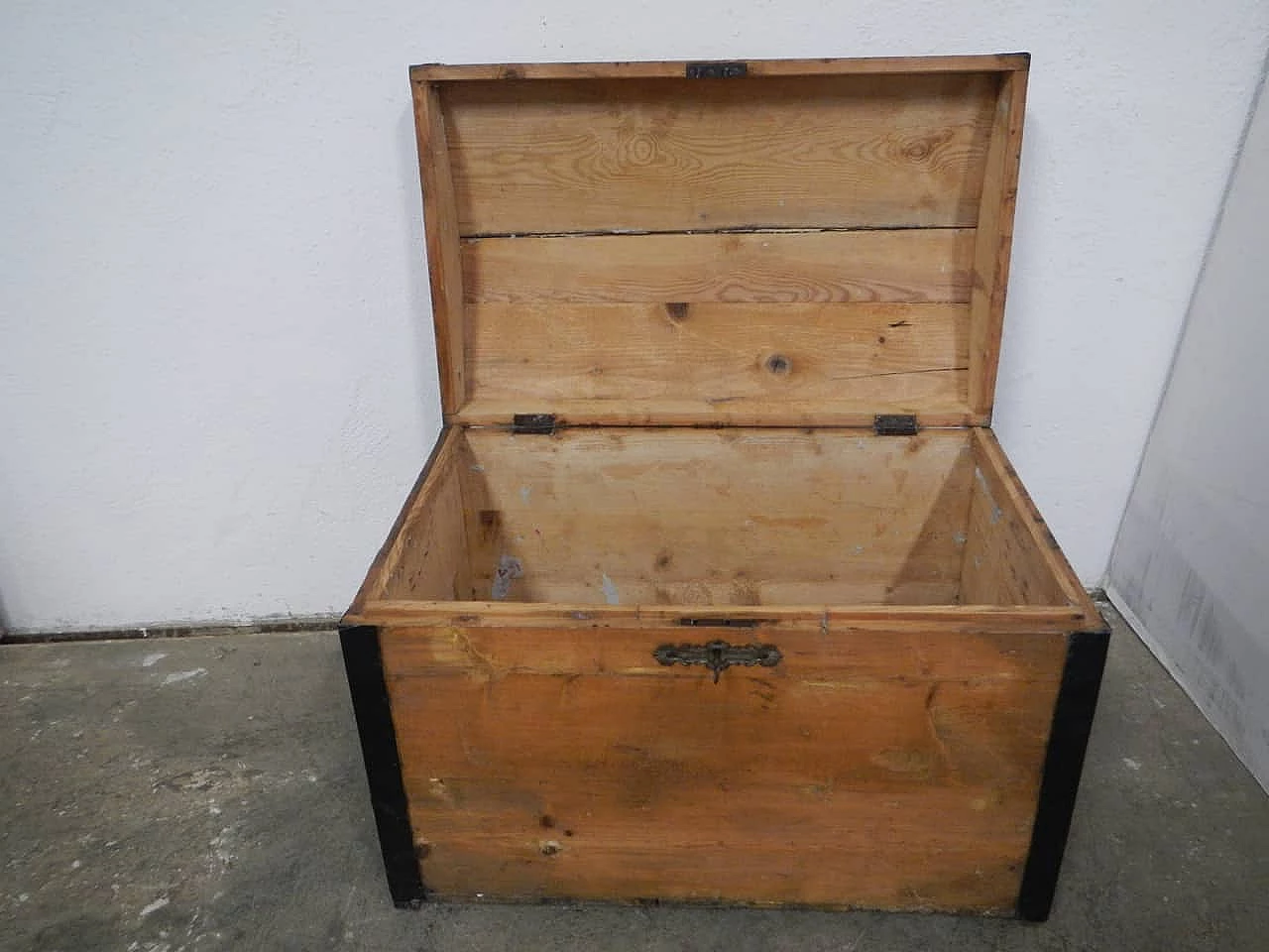 Trunk in fir wood with rounded lid, 1950s 4
