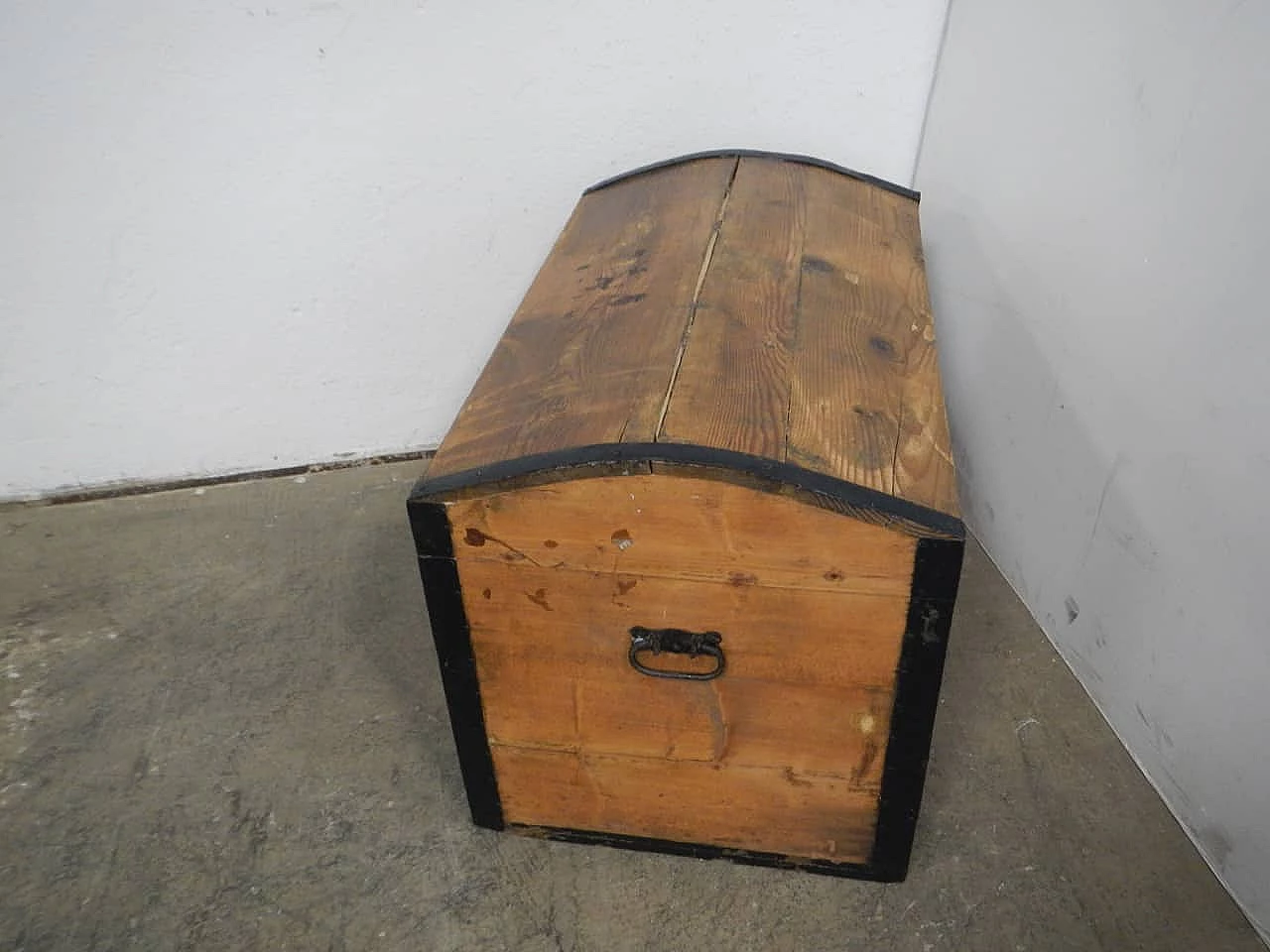 Trunk in fir wood with rounded lid, 1950s 6