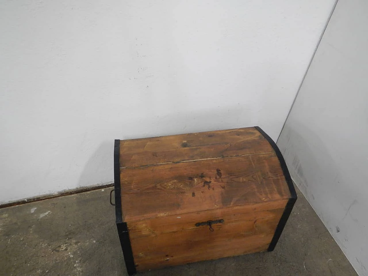 Trunk in fir wood with rounded lid, 1950s 8