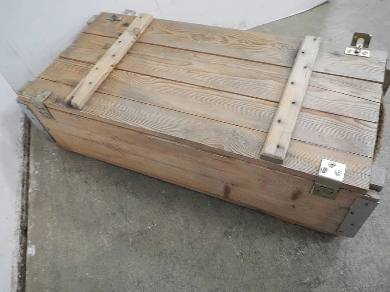 Cassa in legno con manici in corda, anni '80 5
