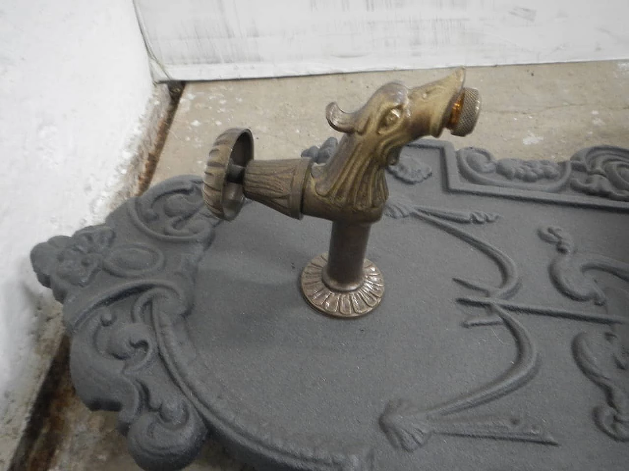 Garden fountain in cast iron, 1990s 1
