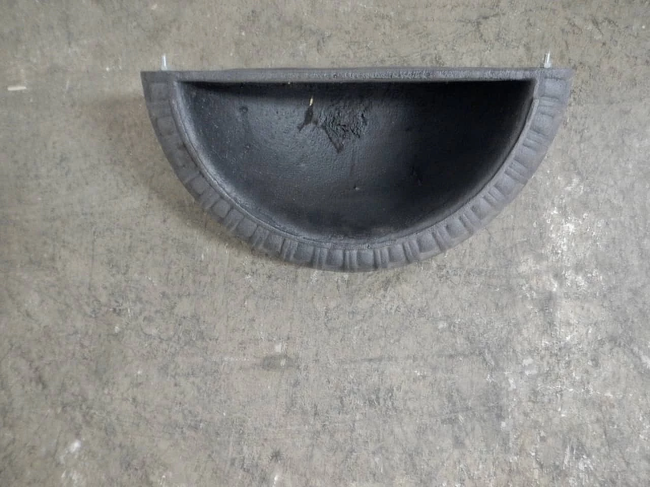 Garden fountain in cast iron, 1990s 4