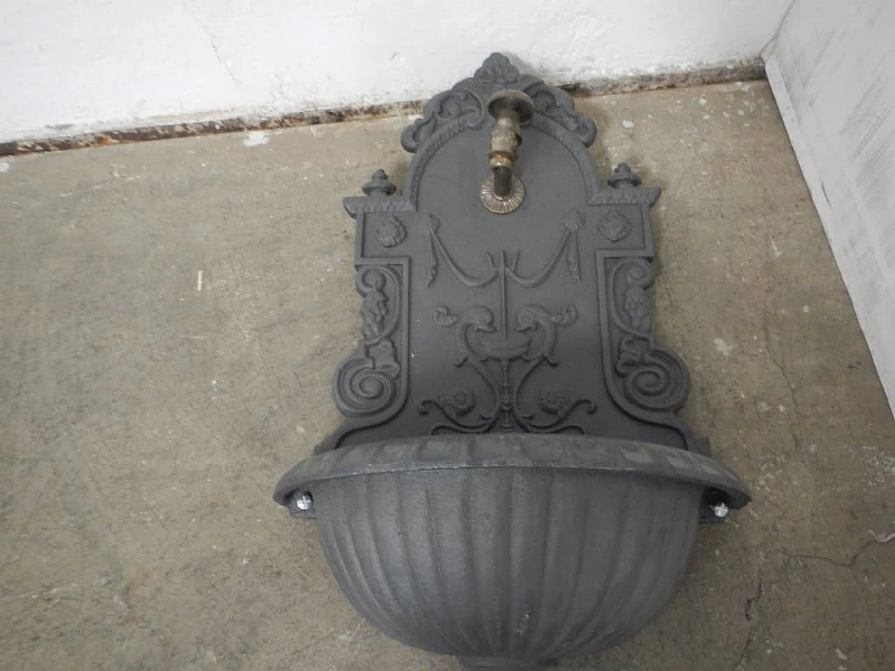 Garden fountain in cast iron, 1990s 7