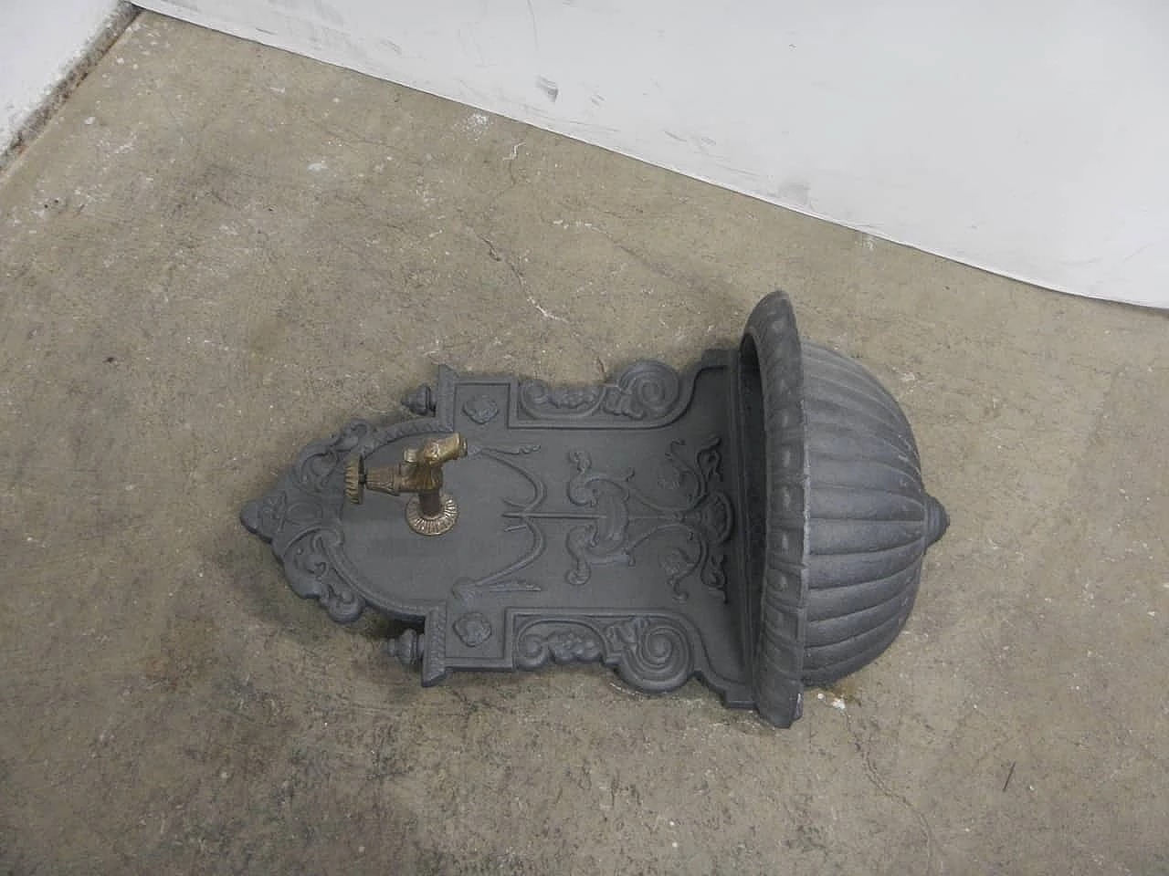 Garden fountain in cast iron, 1990s 10